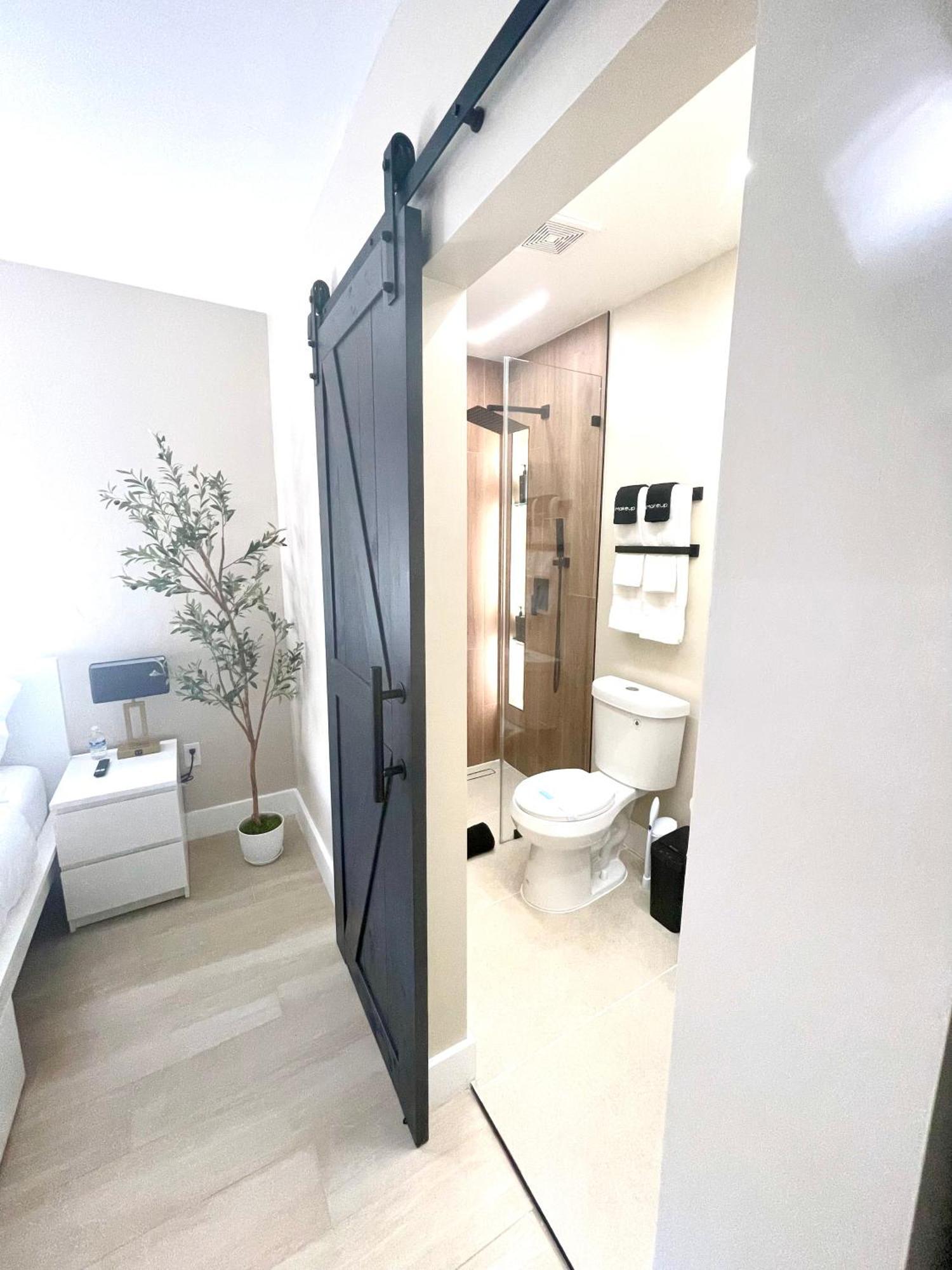 Casamia Only 10 Min To Wynwood With New Pool, Bikes, Parking And Privacy Miami
