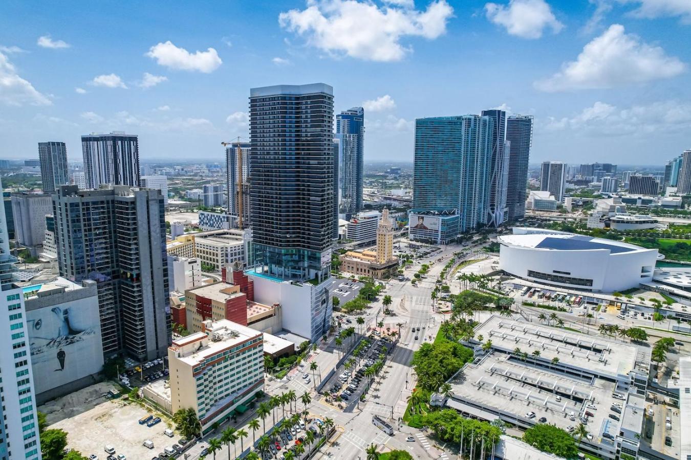 Experience Modern 2 Bed Near Biscayne Blvd Apartment