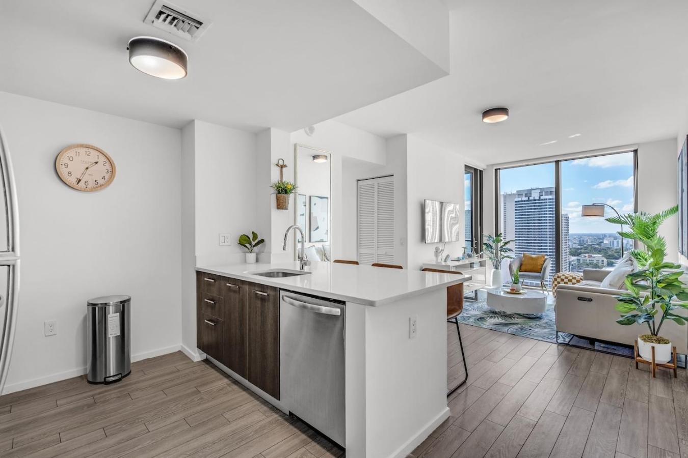 Experience Modern 2 Bed Near Biscayne Blvd Apartment *