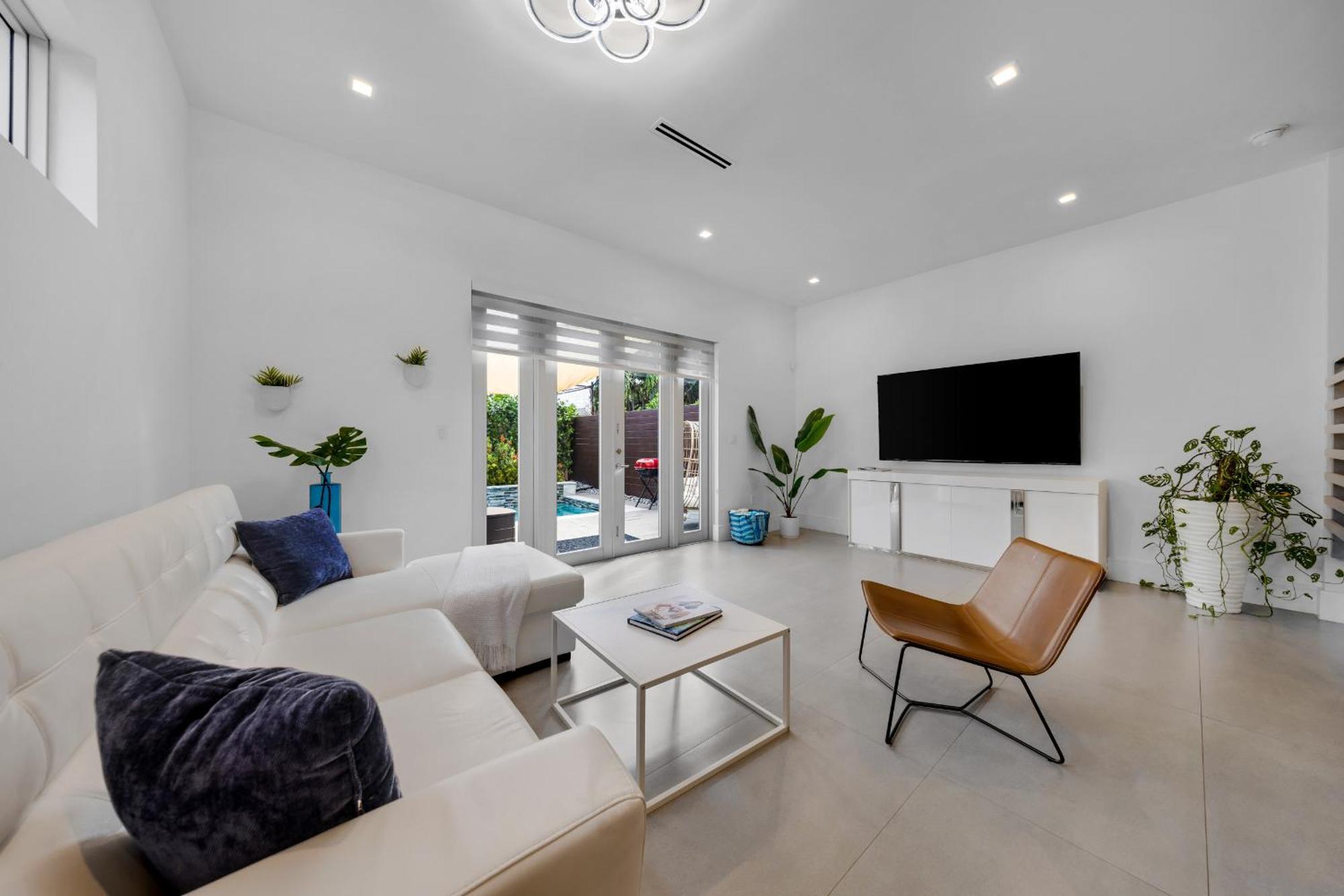 Coconut Grove Casita With Private Plunge Pool, Gated