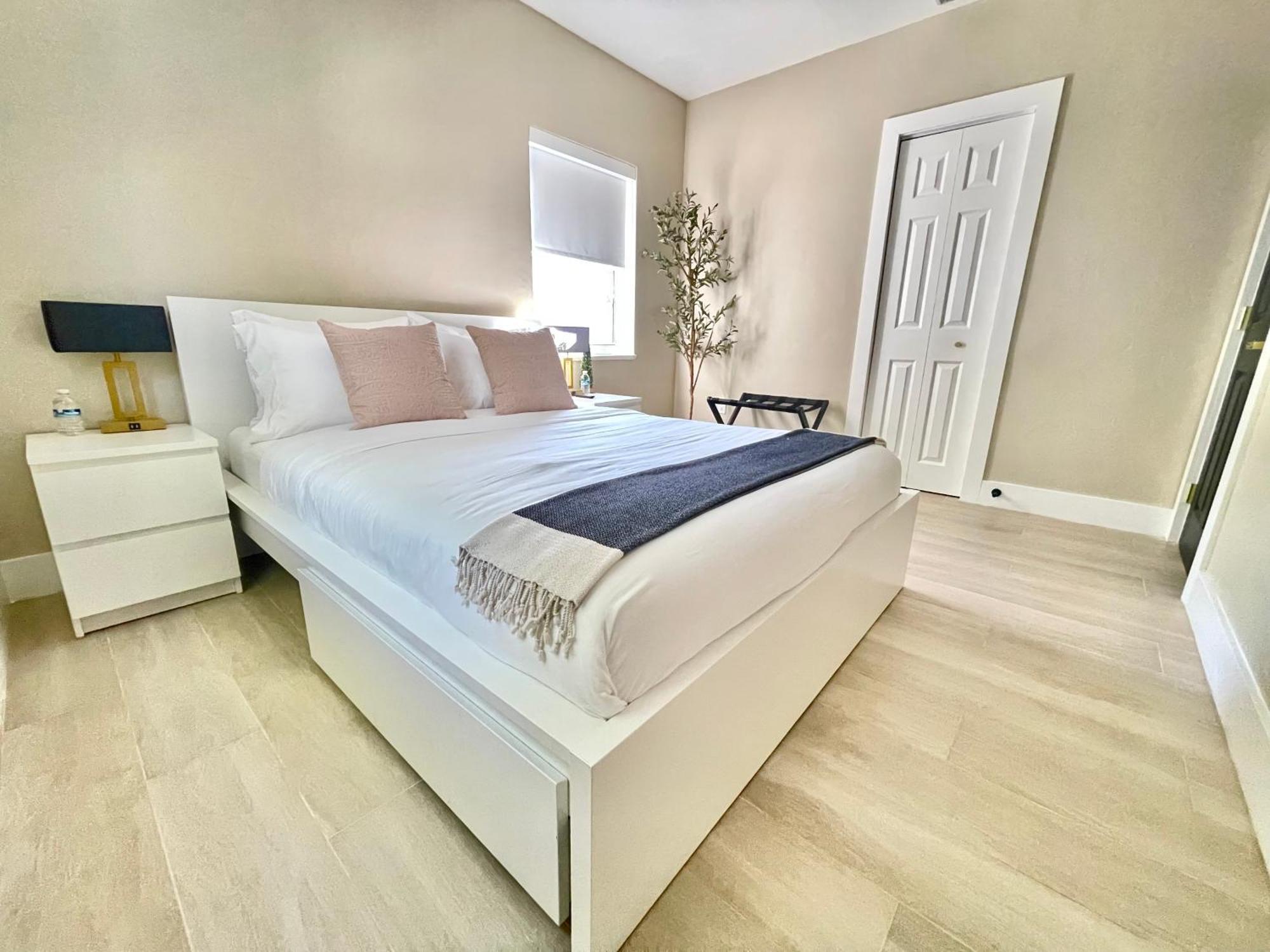 Casamia Only 10 Min To Wynwood With New Pool, Bikes, Parking And Privacy Miami