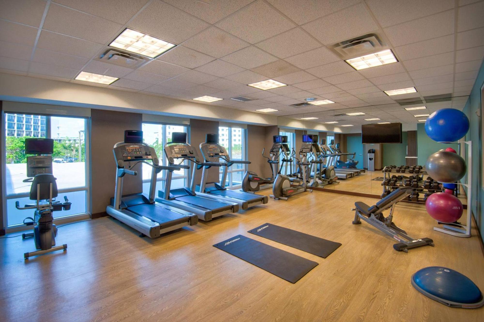 Towneplace By Marriott Airport Hotel