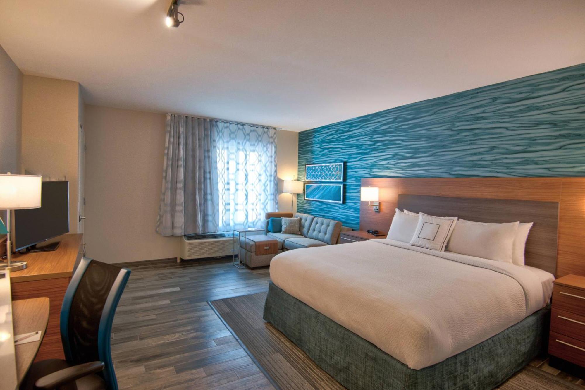 Towneplace By Marriott Airport Hotel