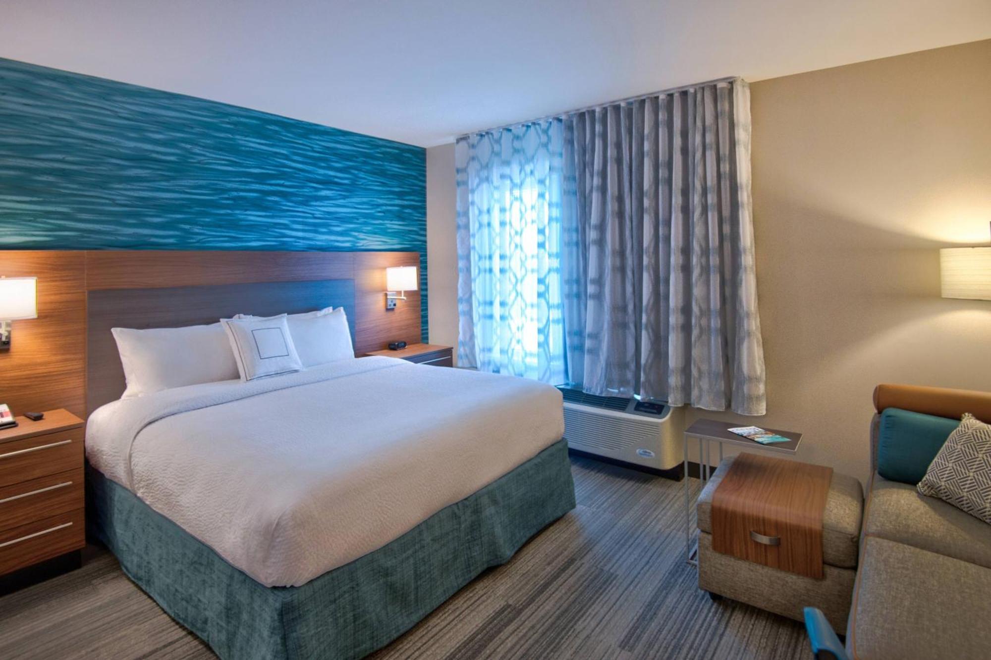 Hotel Towneplace By Marriott Airport
