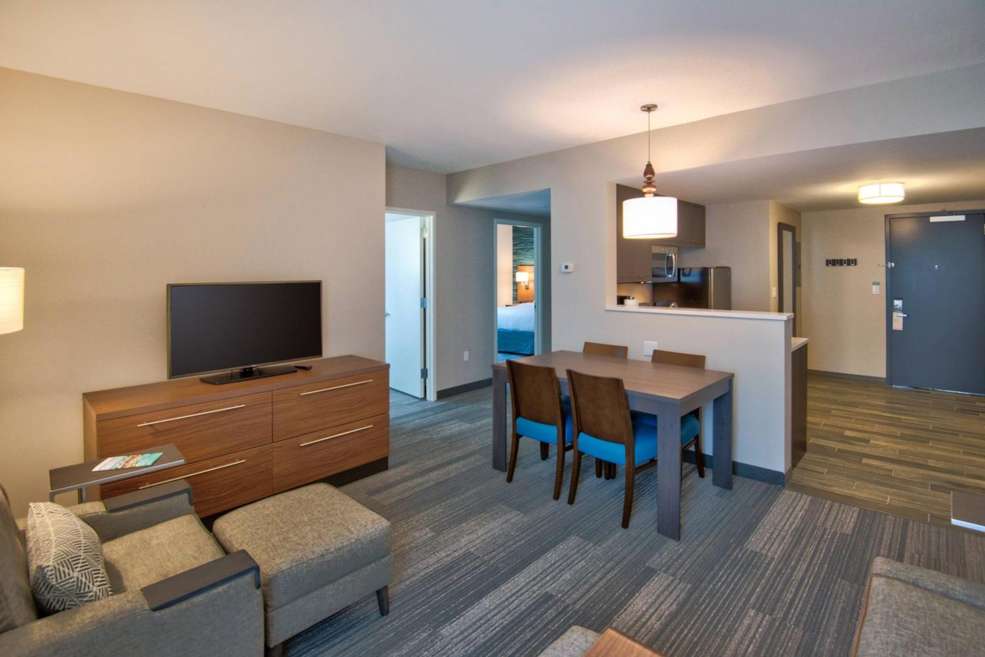 Hotel Towneplace By Marriott Airport