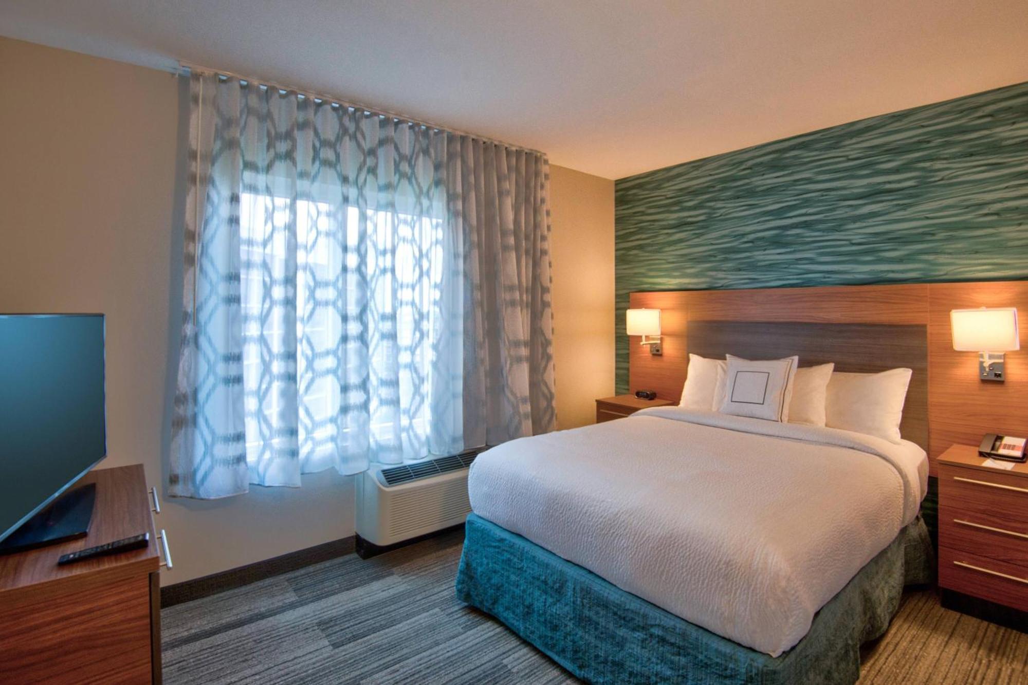 Towneplace By Marriott Airport Hotel