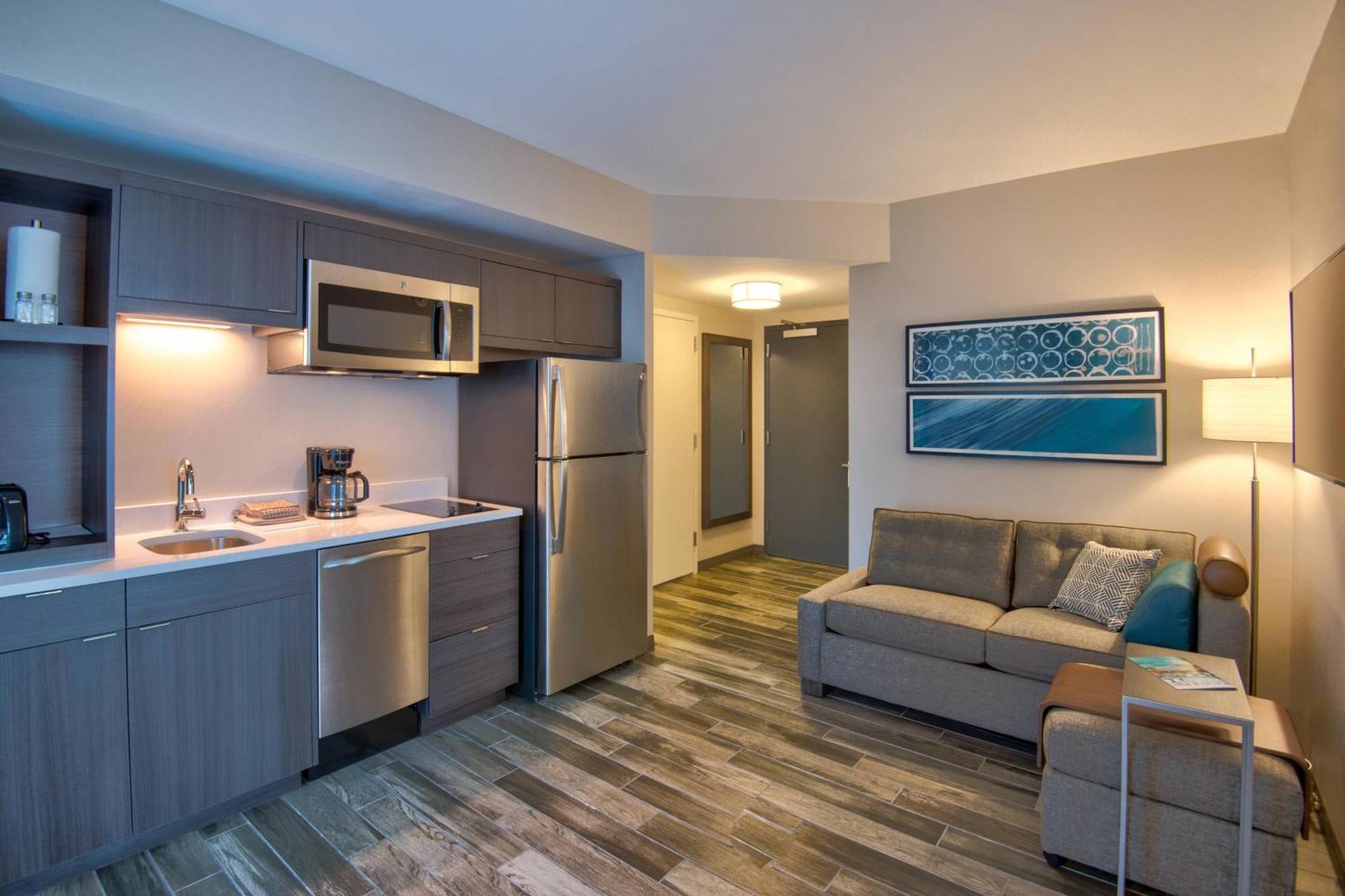 Hotel Towneplace By Marriott Airport