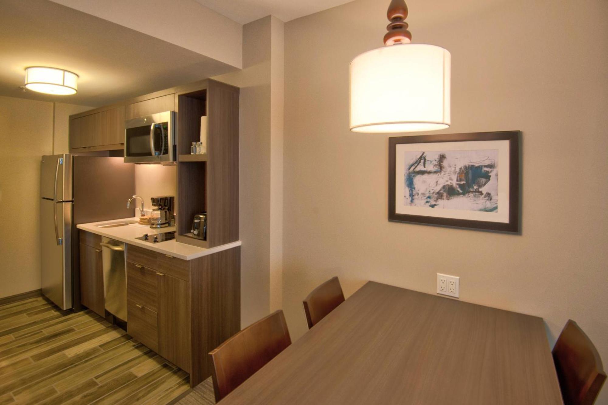 Towneplace By Marriott Airport Hotel
