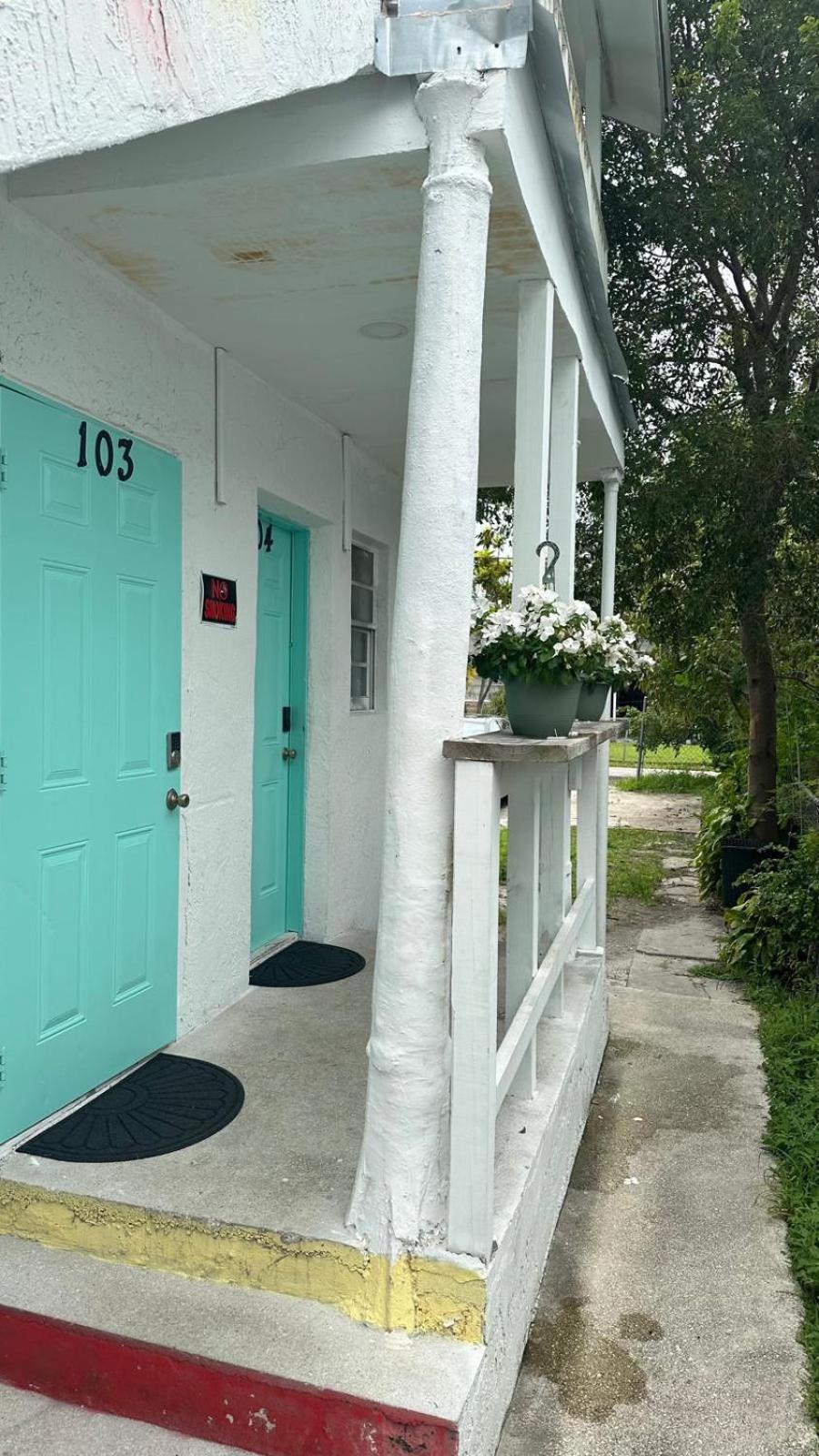 203 Shared For Men Comfortable, Affordable Albergue Miami