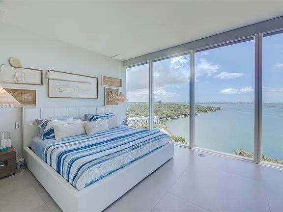 Spacious Corner With Stunning Bay Views Apartamento Miami