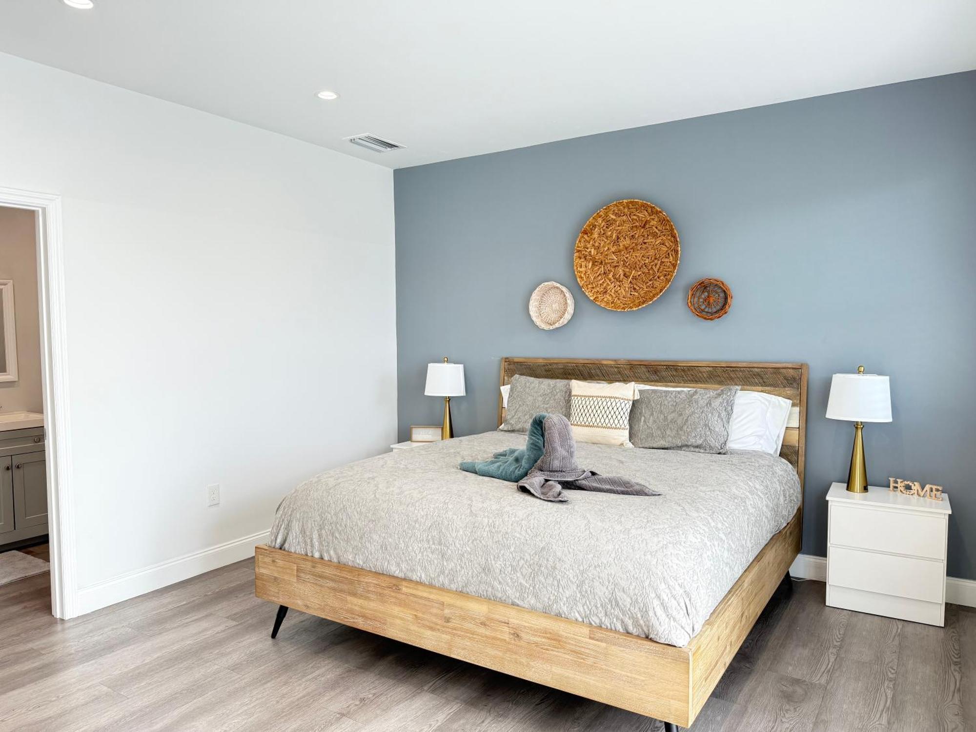 Villa Modern Retreat, Hot Tub And Gazebo Oasis *
