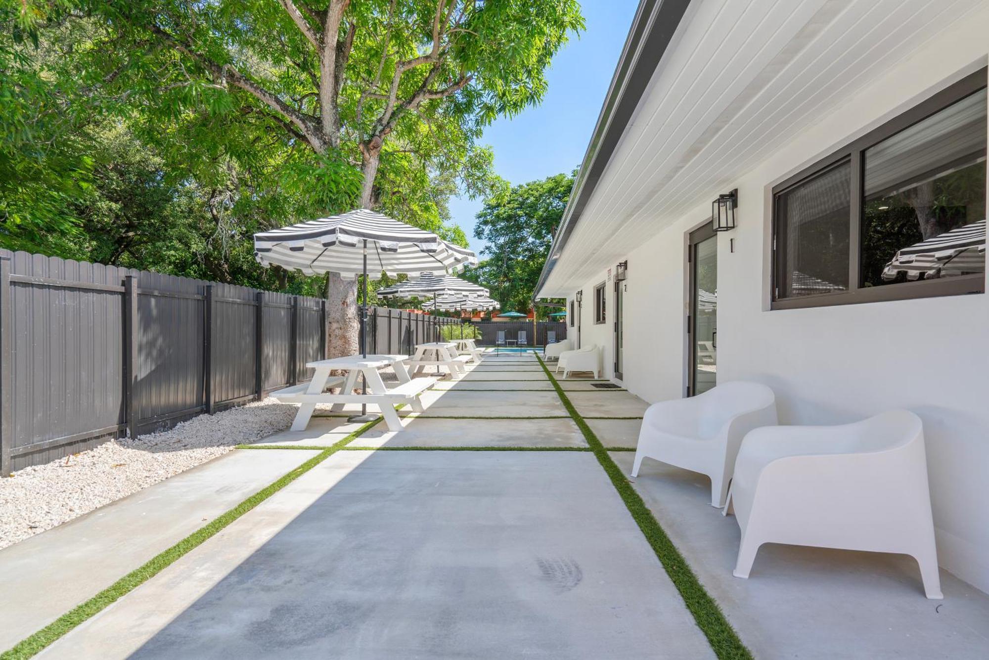 Heart Of Wd Pool & Close To Beach Miami
