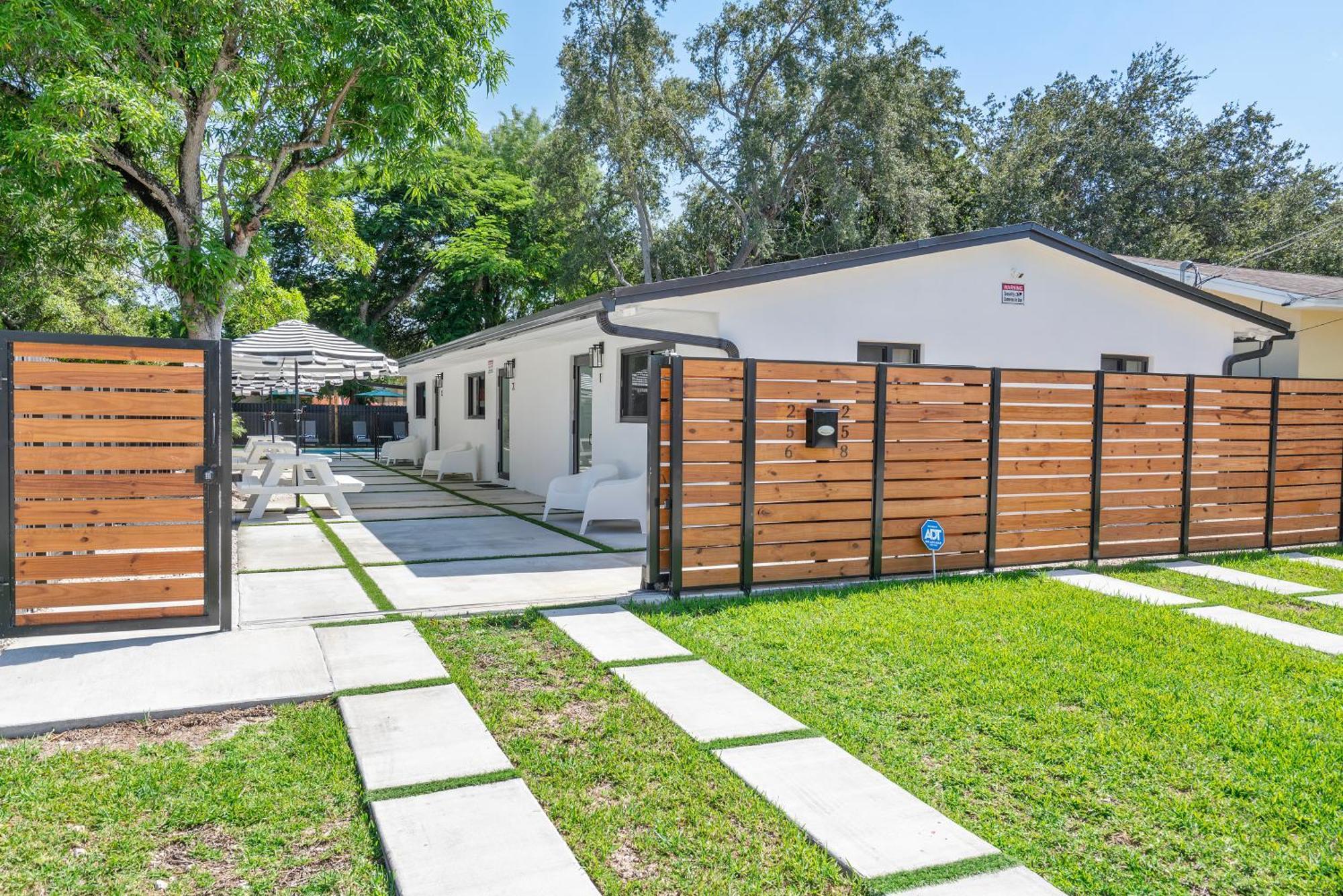 Heart Of Wd Pool & Close To Beach Apartment *