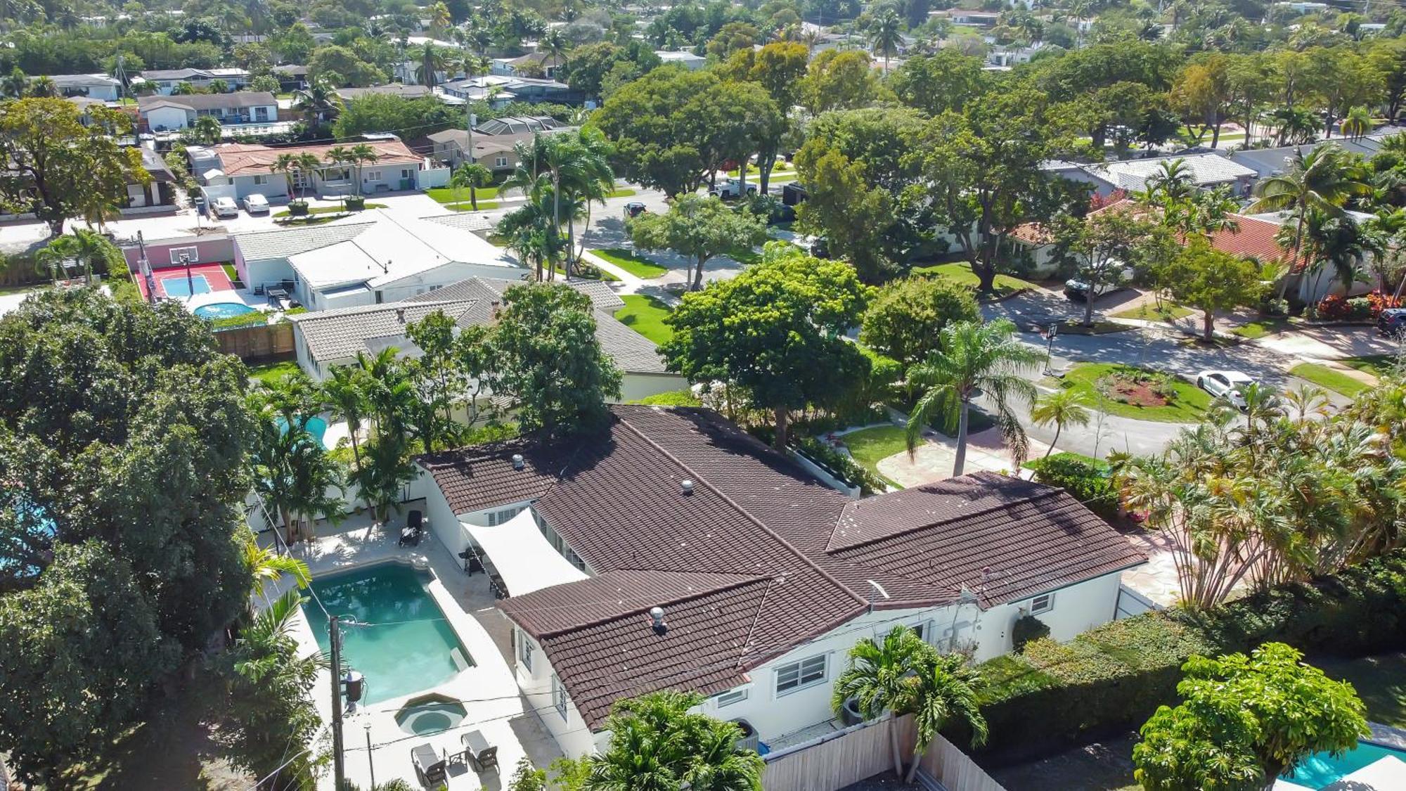 Apartment Gated Blanca 5br 3ba With Heated Pool & Bbq *