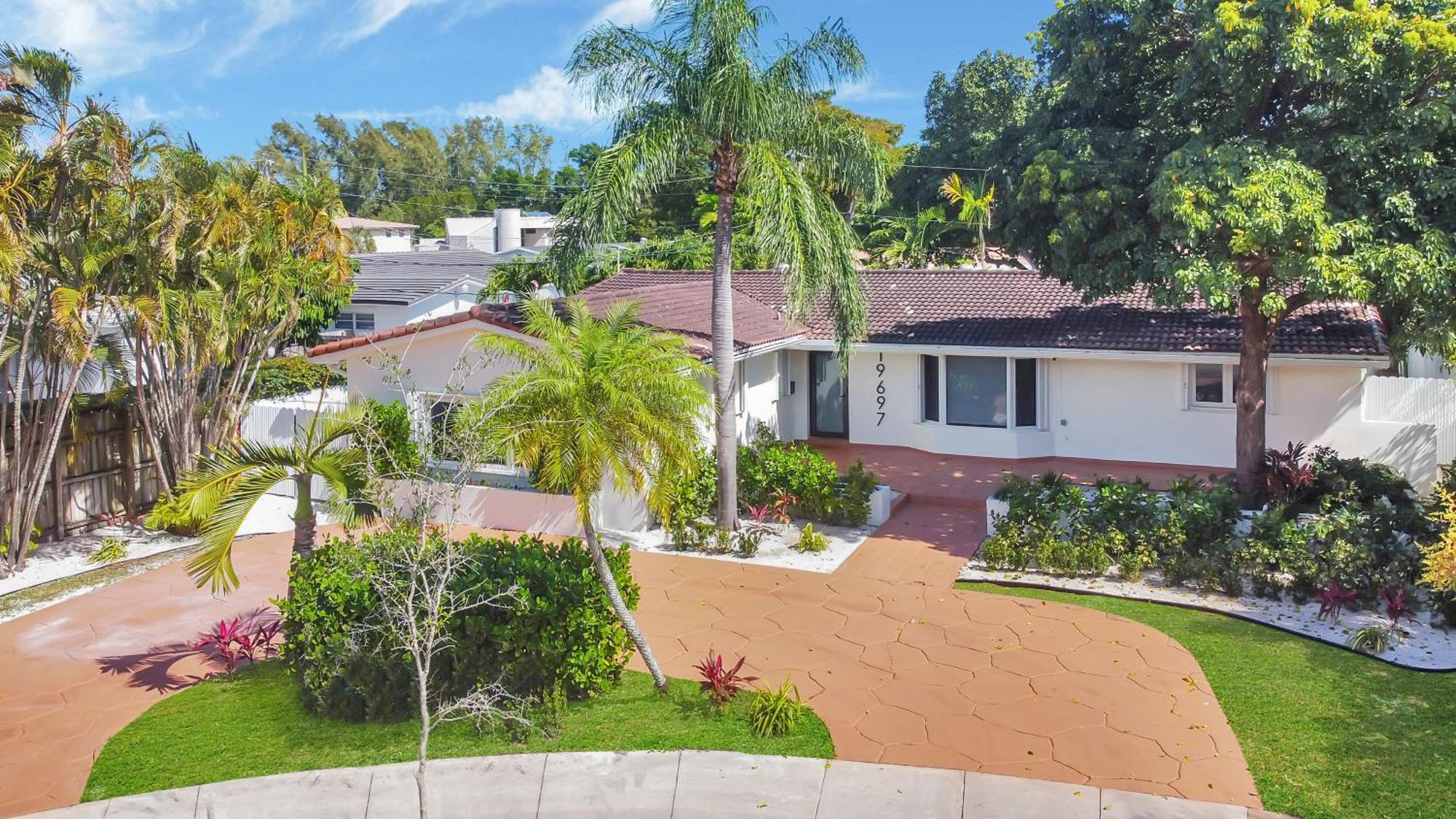 Gated Blanca 5br 3ba With Heated Pool & Bbq * Miami