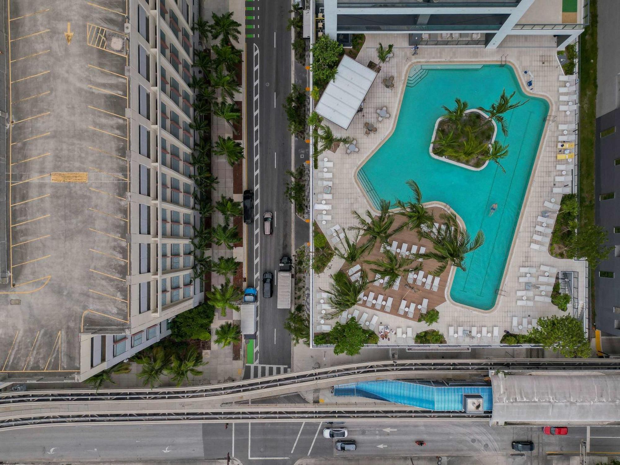Rumrunner - Style Amenities In The Heart Of