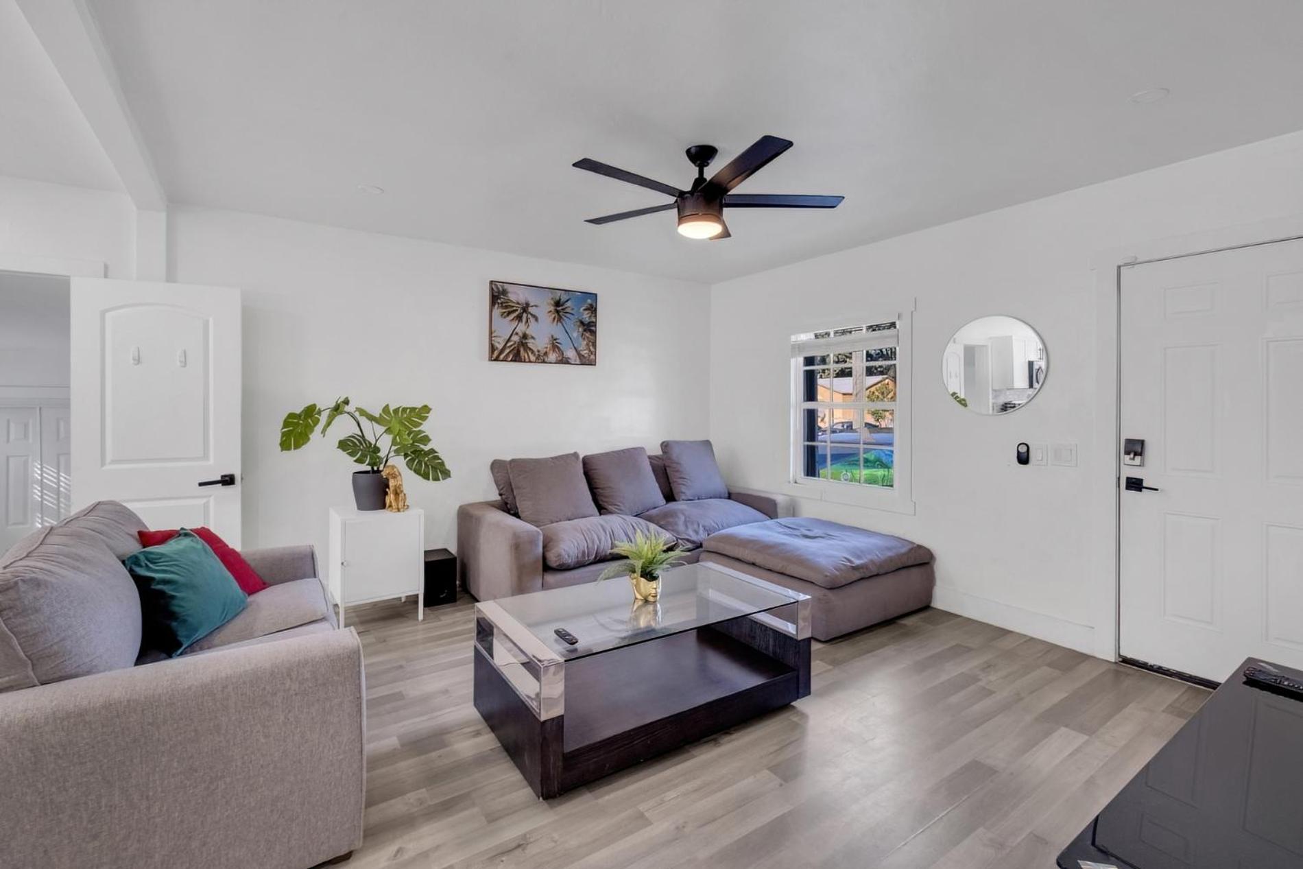 Casa de férias Happy House Miami! Same Name Everywhere - 3 Bedroom House - 1 King - 3 Queens *