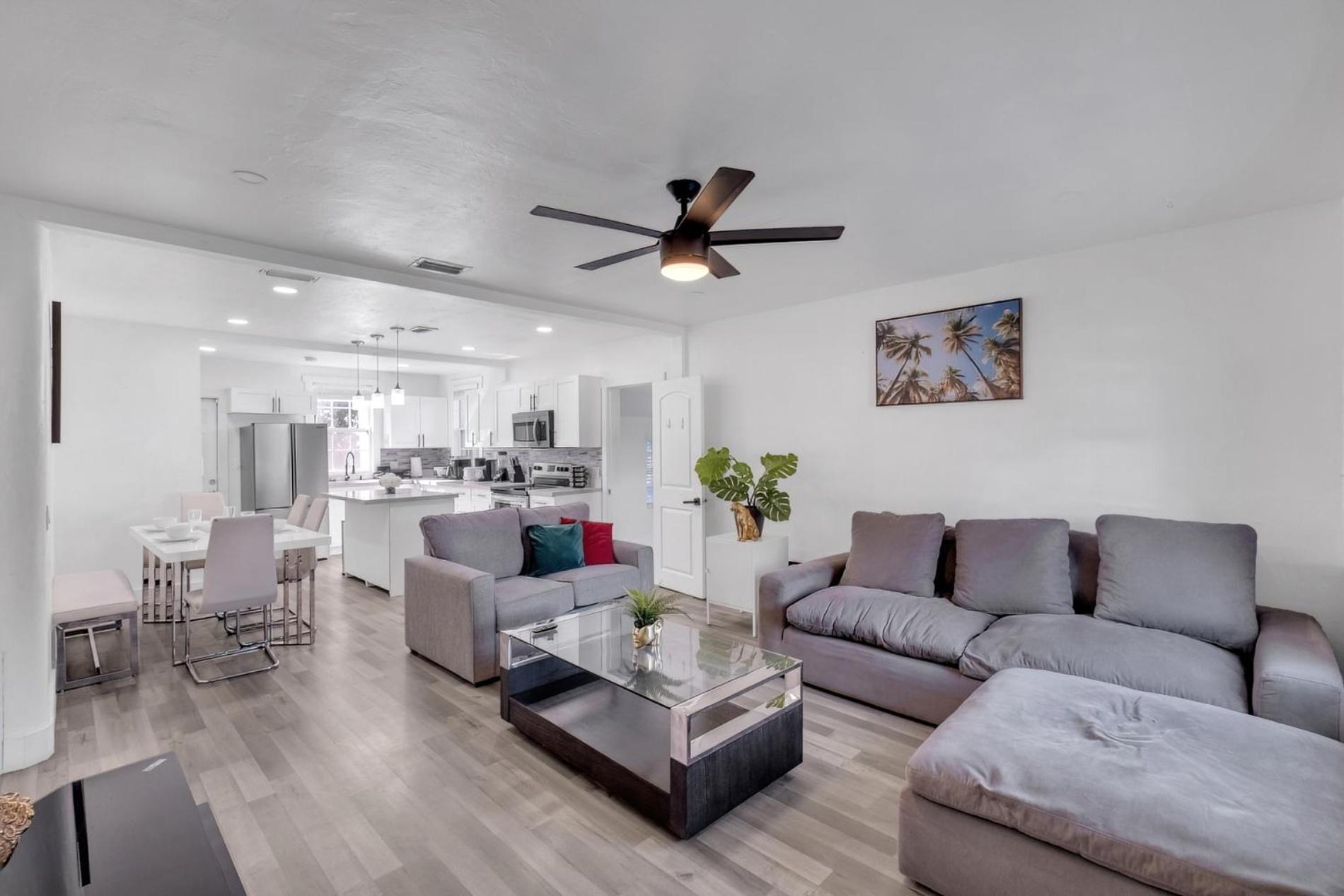 Happy House Miami! Same Name Everywhere - 3 Bedroom House - 1 King - 3 Queens Casa de férias