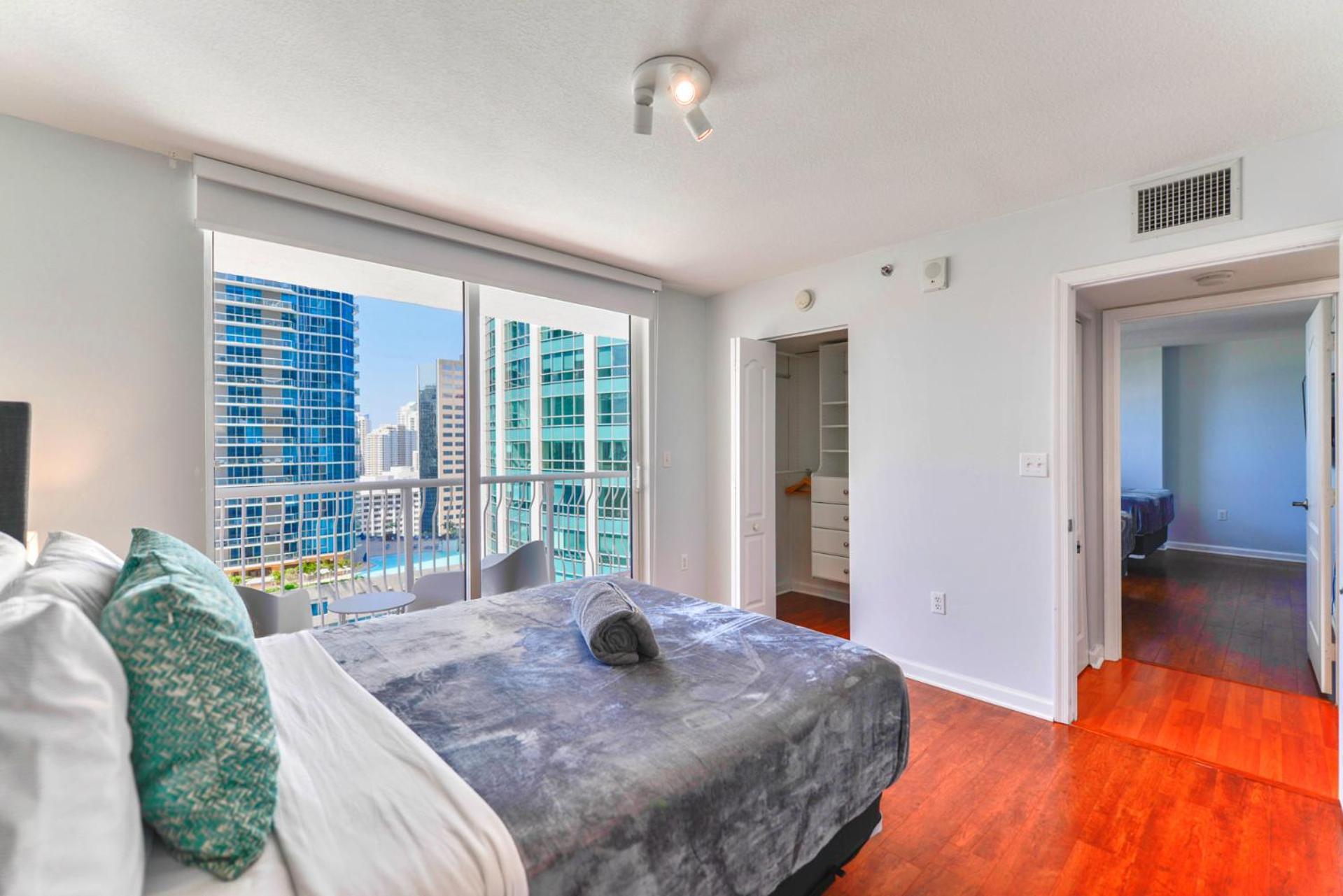 Exquisite High Floor At Brickell With Pool *