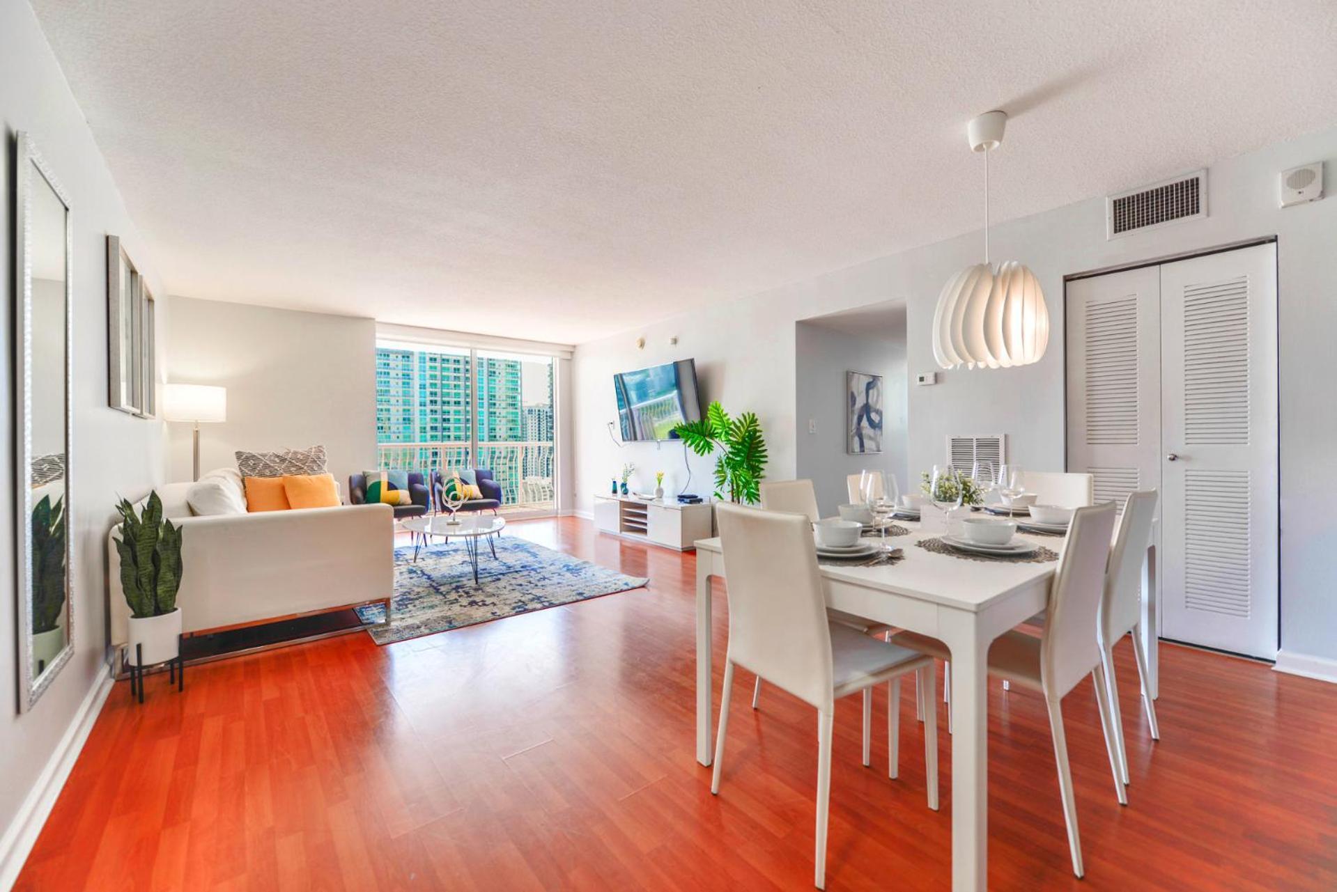 Exquisite High Floor At Brickell With Pool Miami
