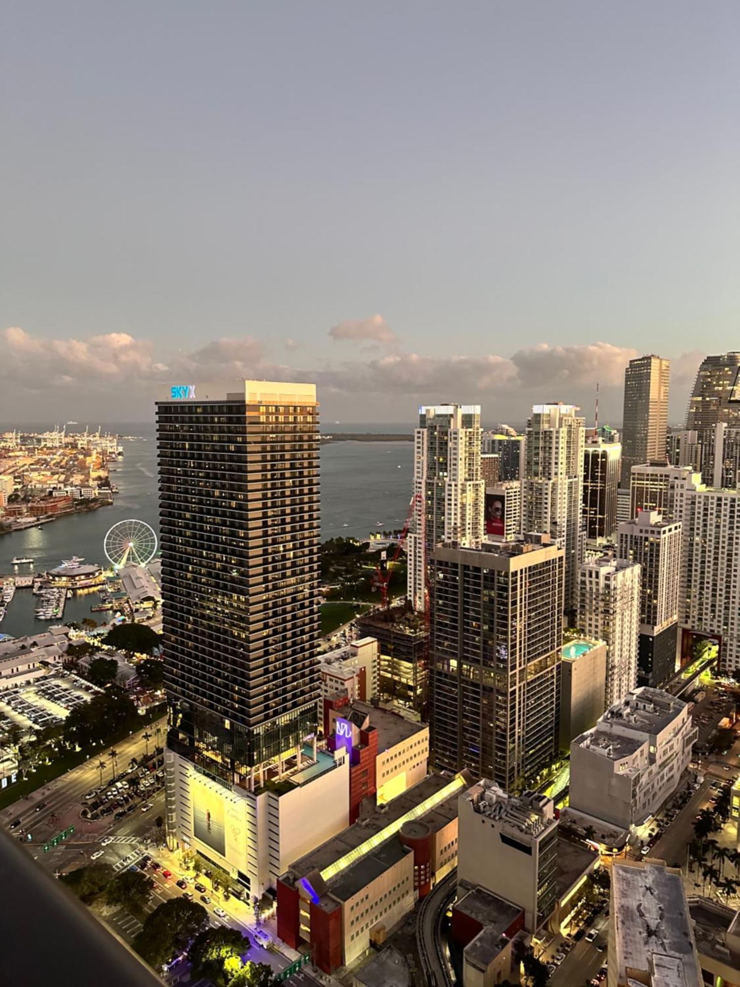 Magic Miami Amazing Balcony Ocean & City, View Pool,Spa Resort,Heart Of Downtown,Wow! Apartment *