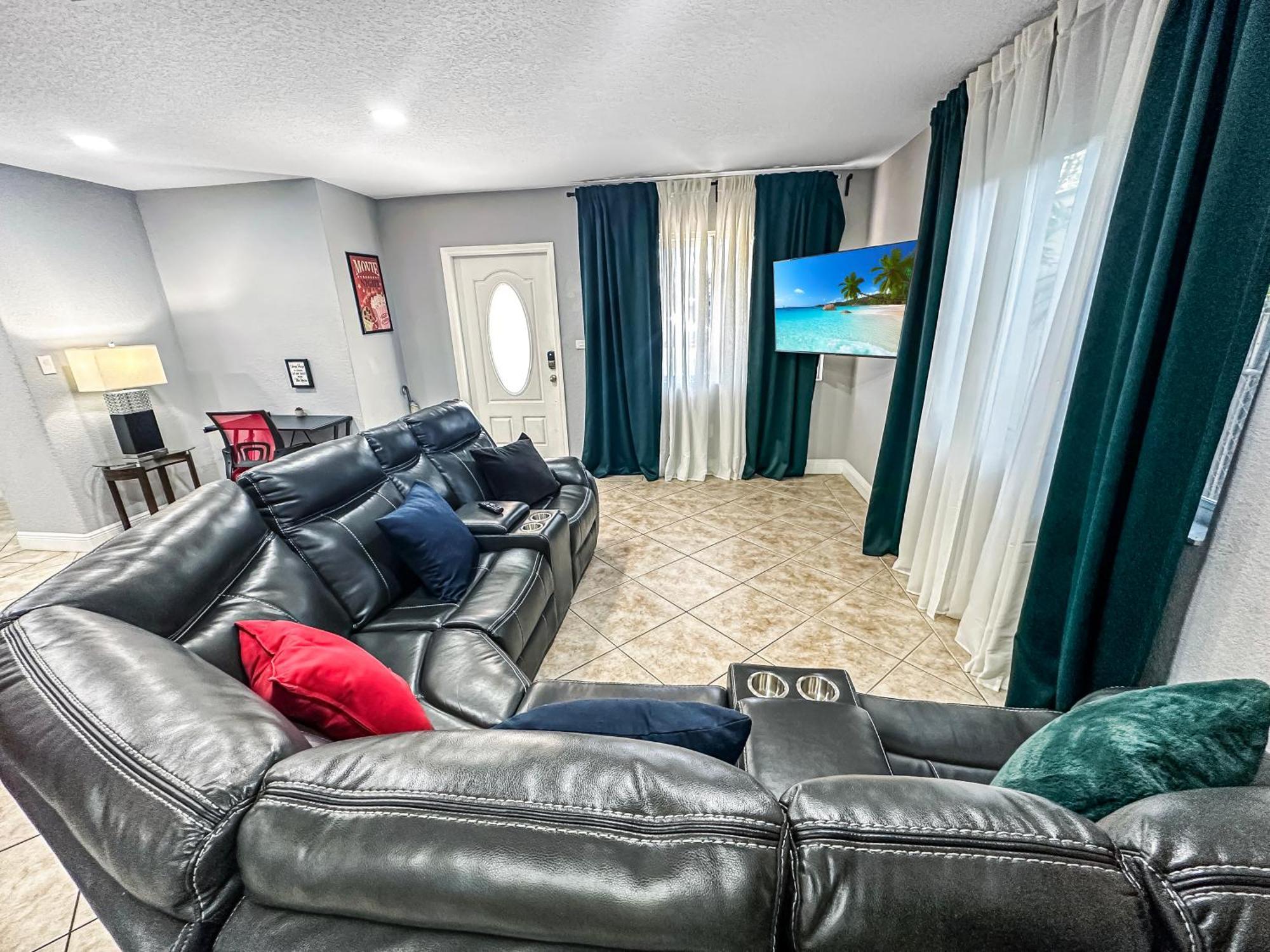 Coastal Escape: Luxury Retreat With Game & Access Holiday home *