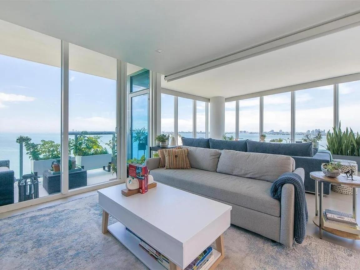 Apartamento Spacious Corner With Stunning Bay Views *