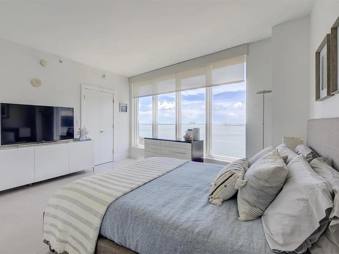 Spacious Corner With Stunning Bay Views Apartamento Miami