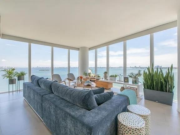 Apartamento Spacious Corner With Stunning Bay Views