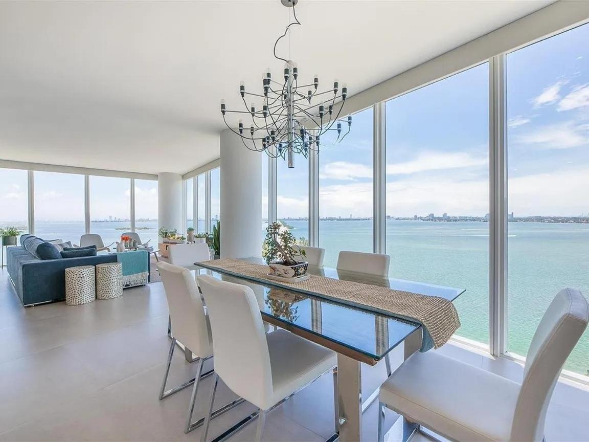 Spacious Corner With Stunning Bay Views Apartamento *