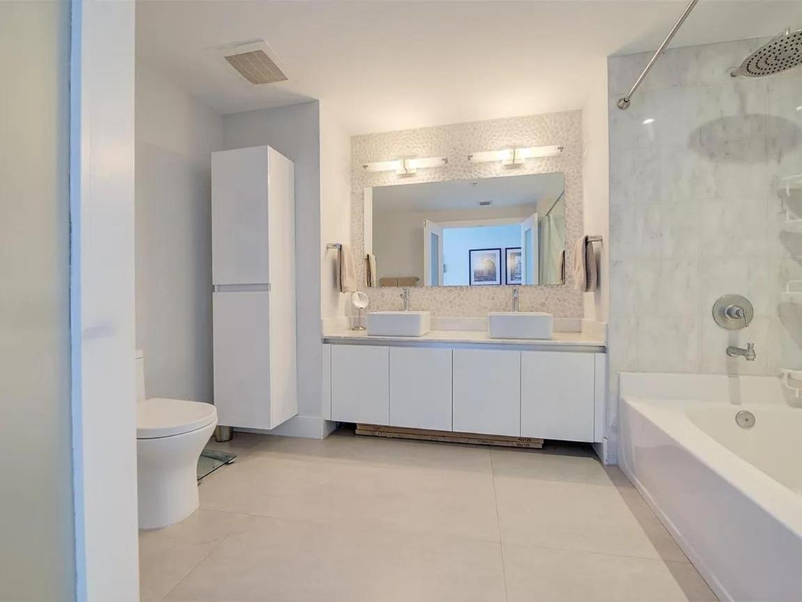 Spacious Corner With Stunning Bay Views Apartamento