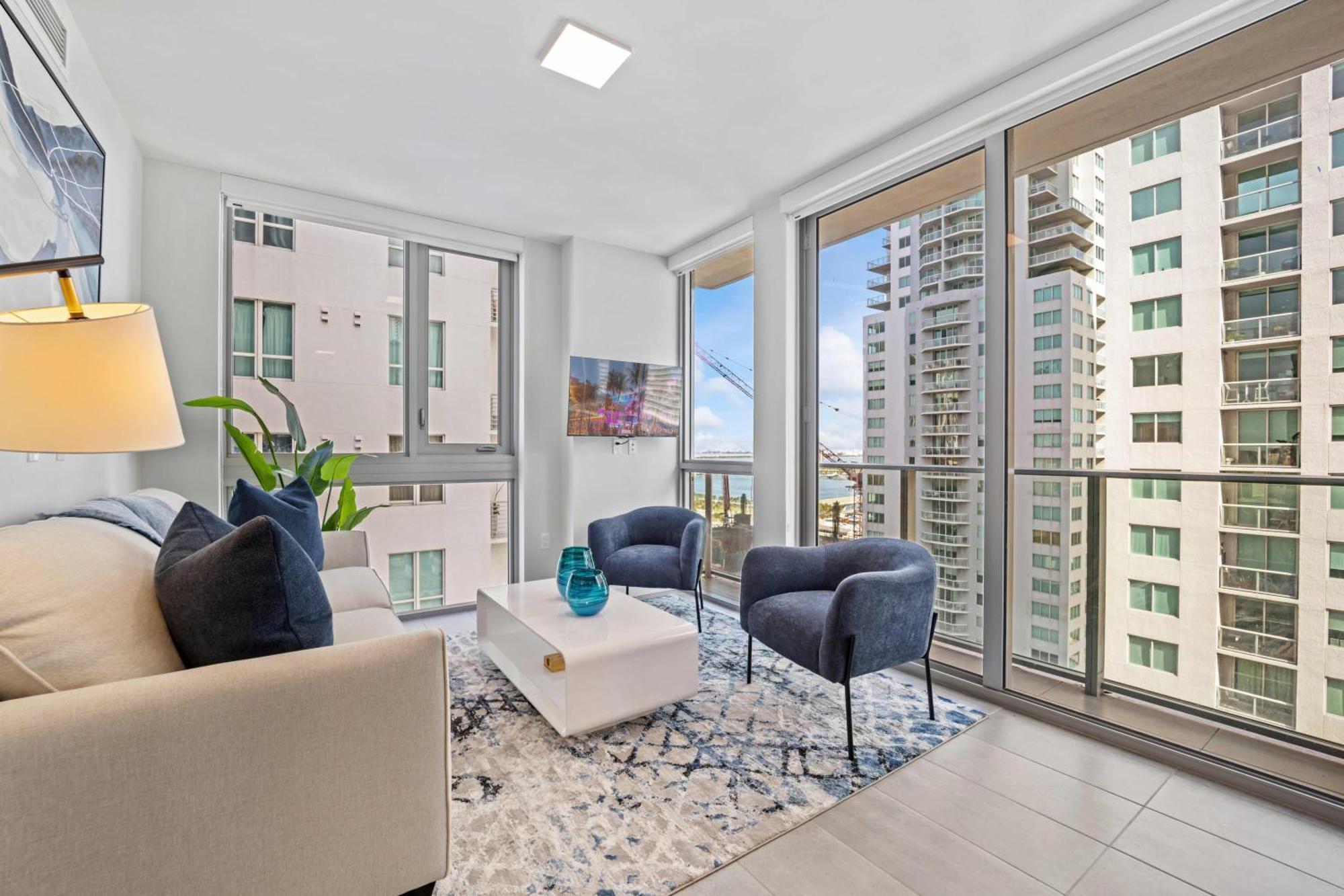 - Casiola Studio's - Near Cruise Terminal, Bayfront Park And Kaseya Center Miami