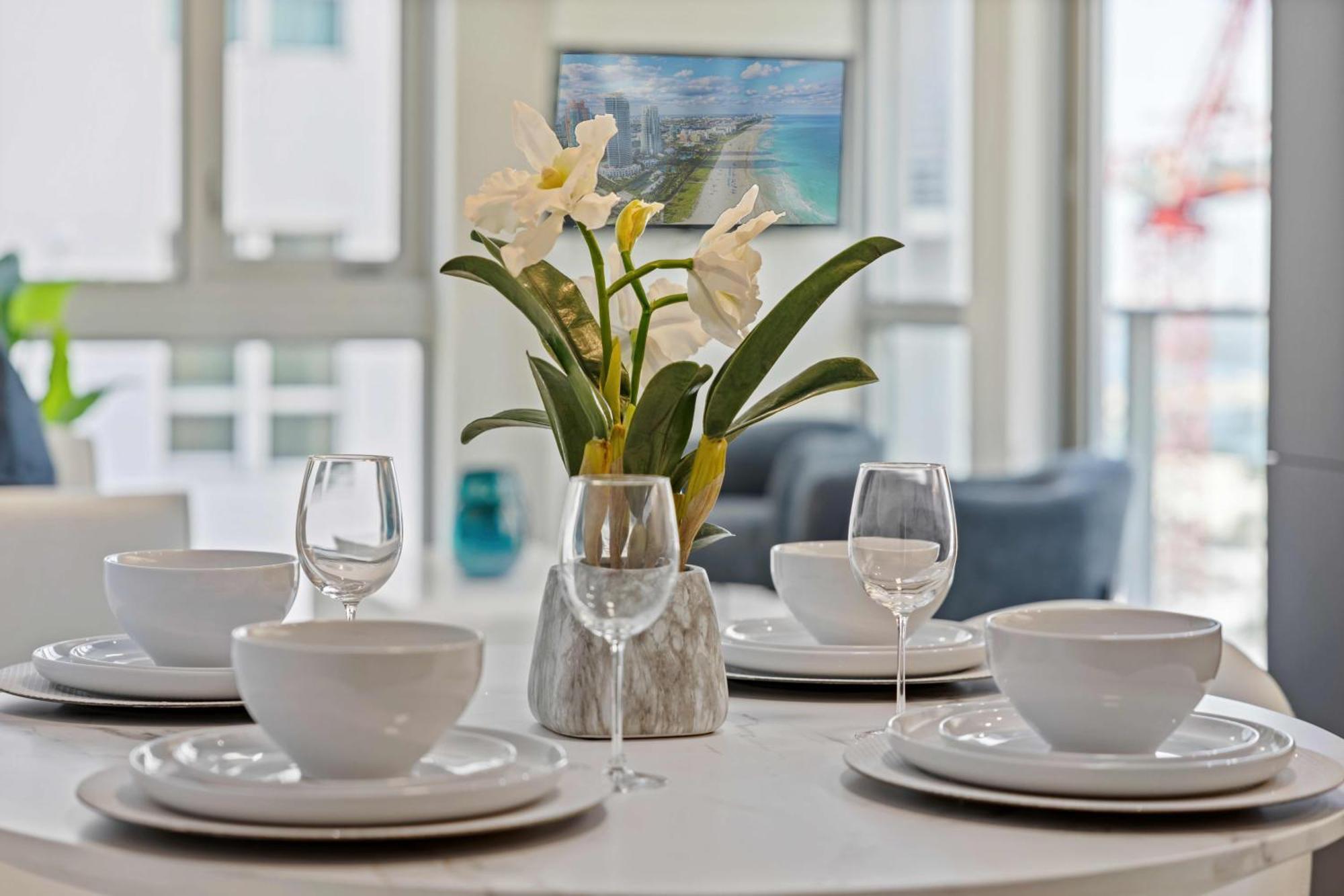 - Casiola Studio's - Near Cruise Terminal, Bayfront Park And Kaseya Center *
