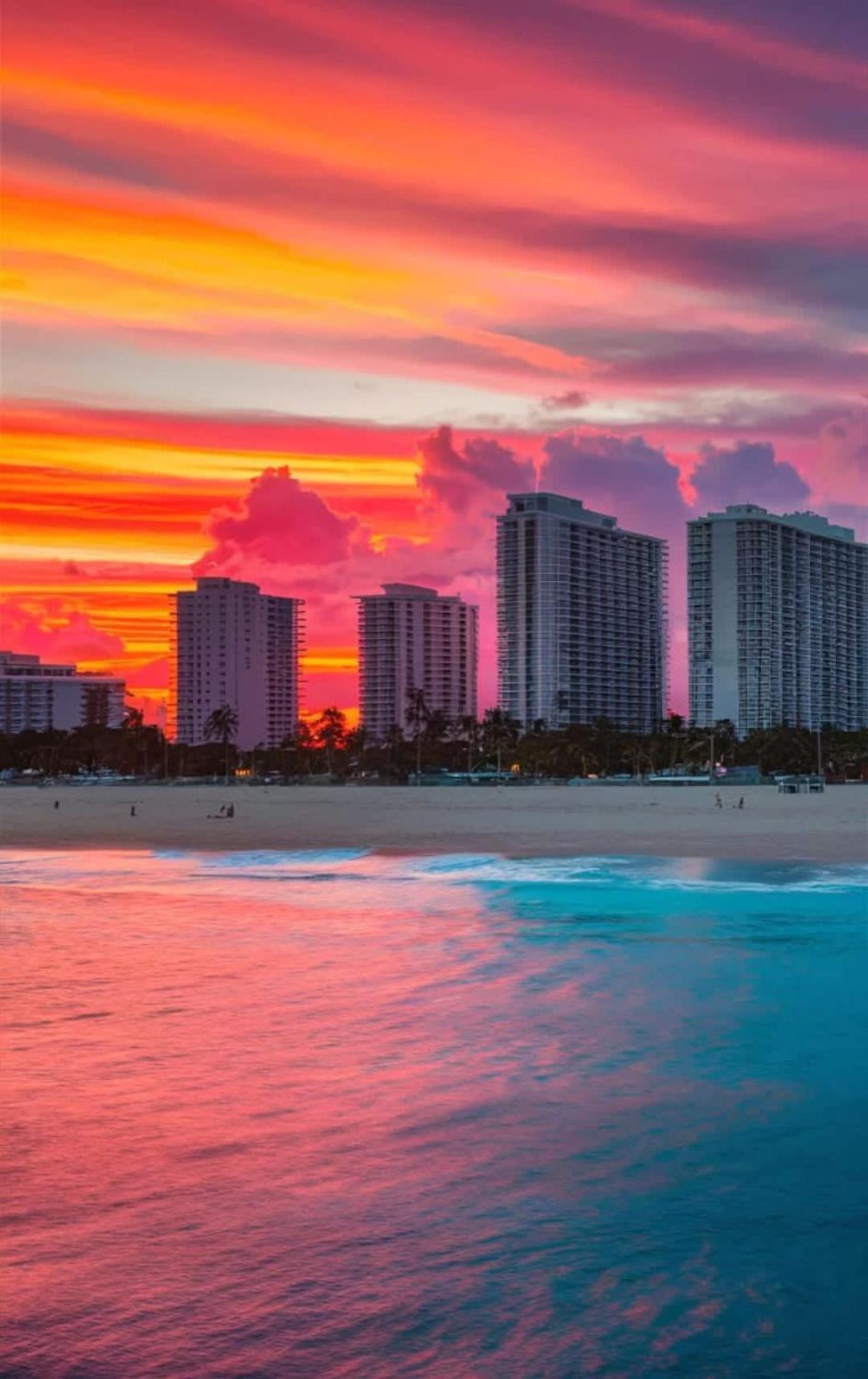 Explore Miami's Heat - Cozy Pool & Gym Apartment *