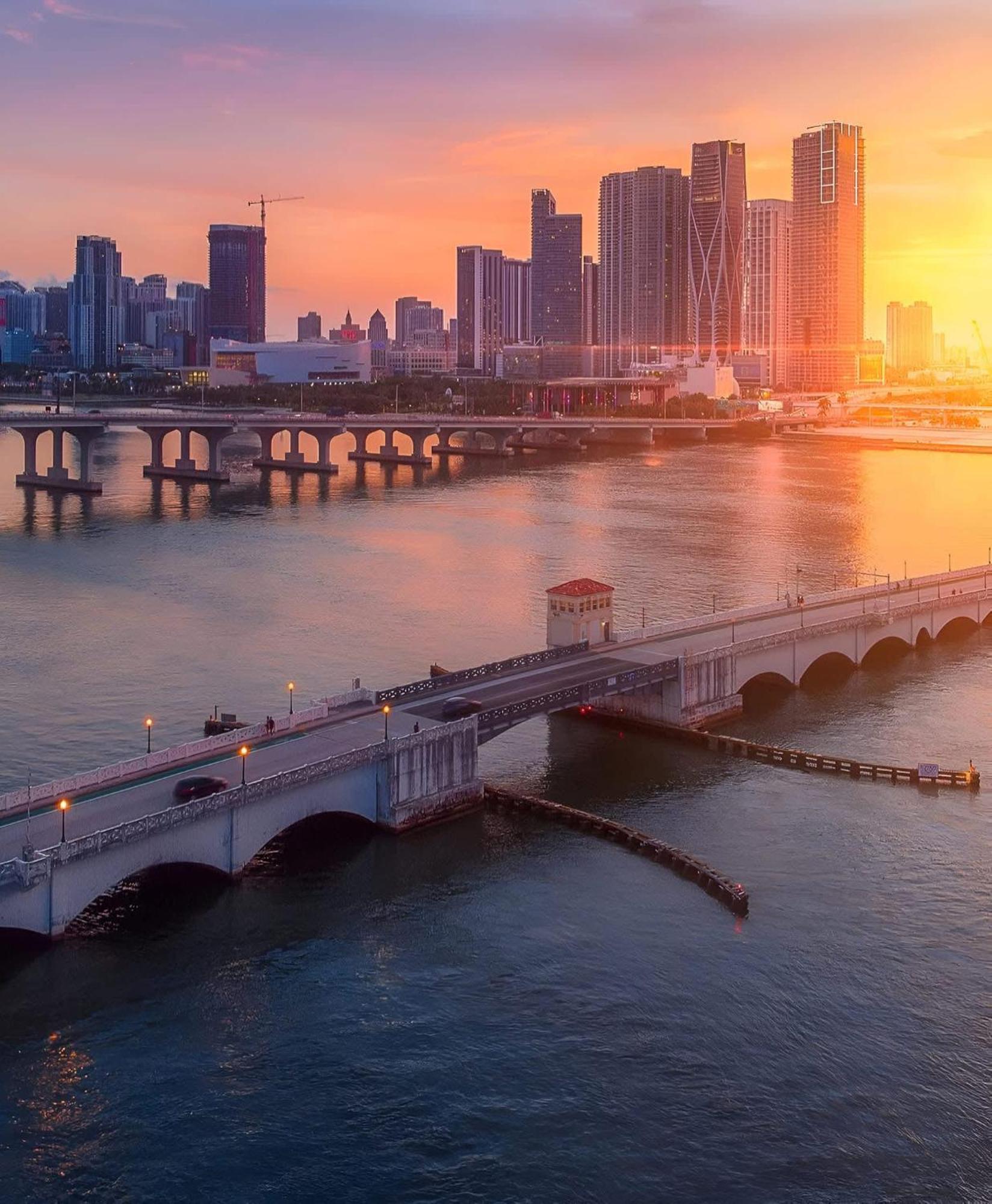 Explore Miami's Heat - Cozy Pool & Gym Apartment