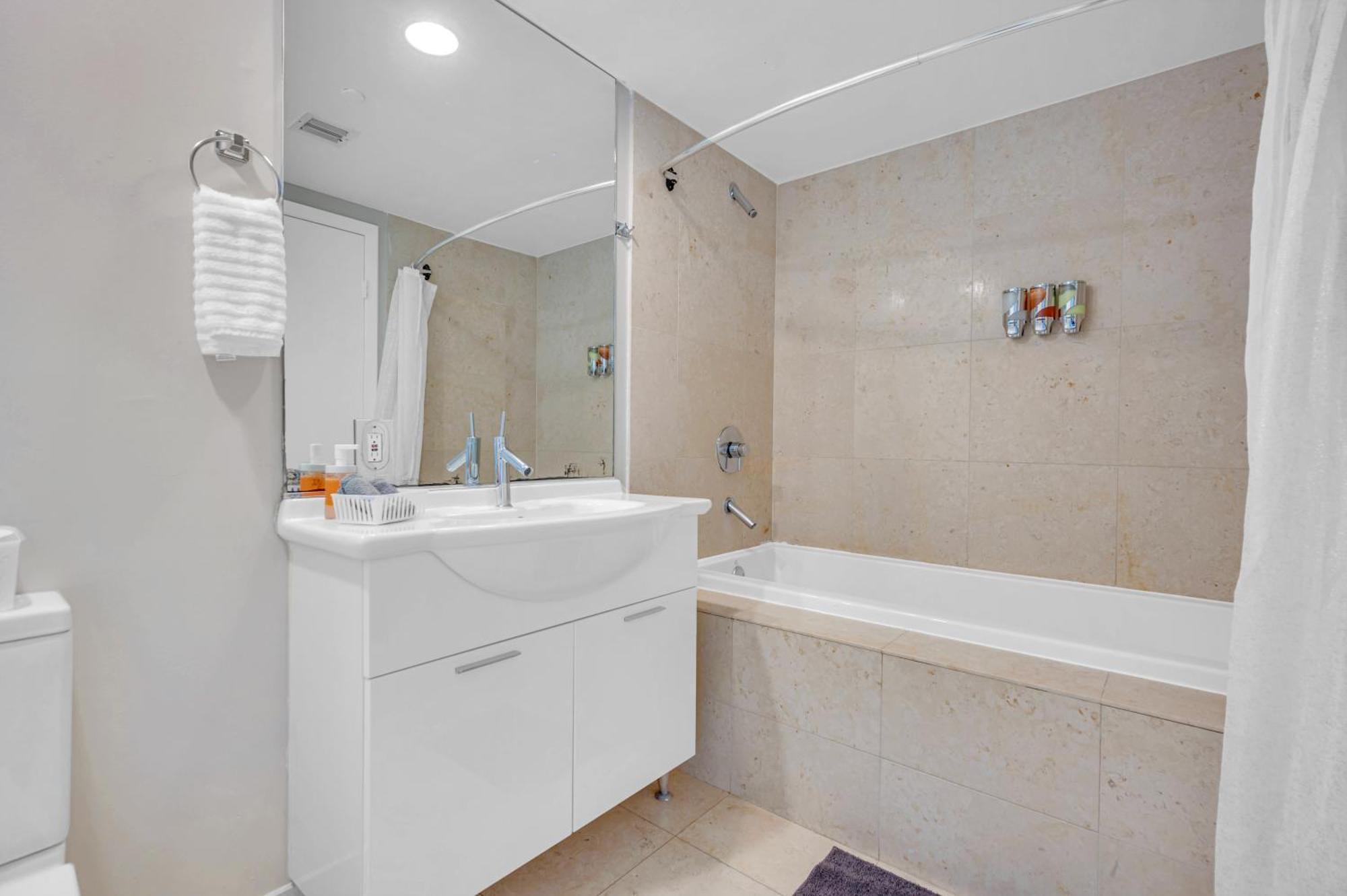 High Floor Icon Brickell Bay & Pool View 5 Star