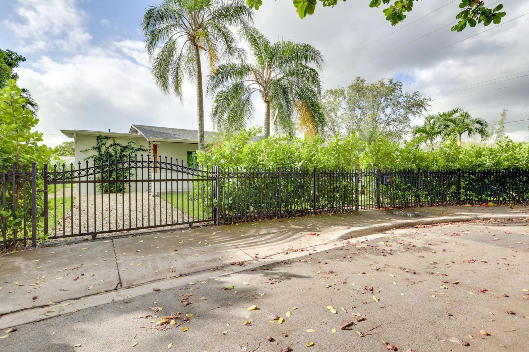 Spacious And Serene Walk To Metrorail! Miami