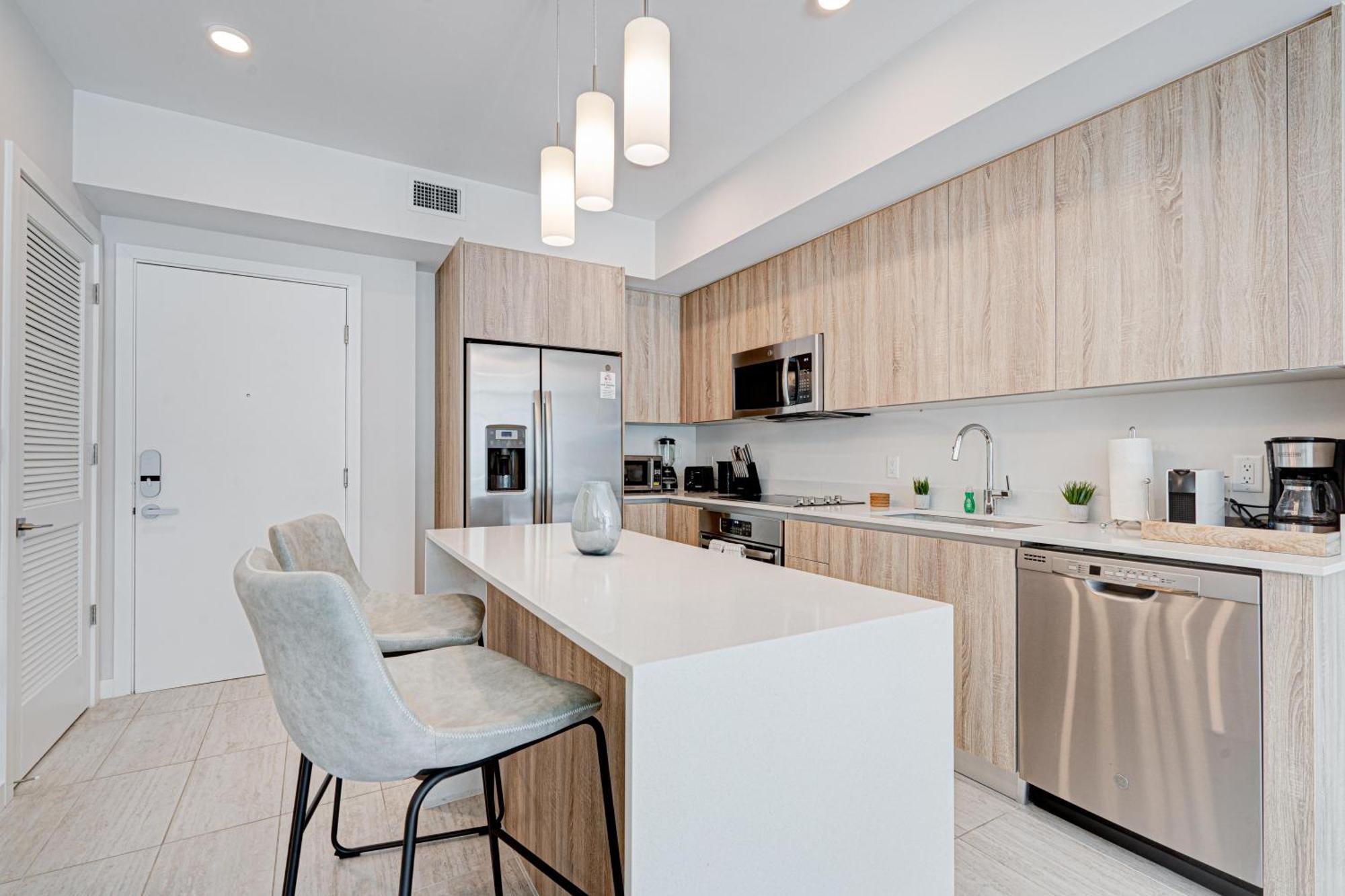 3900-719jc Design District, 1 Bedroom /1 Bathroom & Bayvie Apartment *