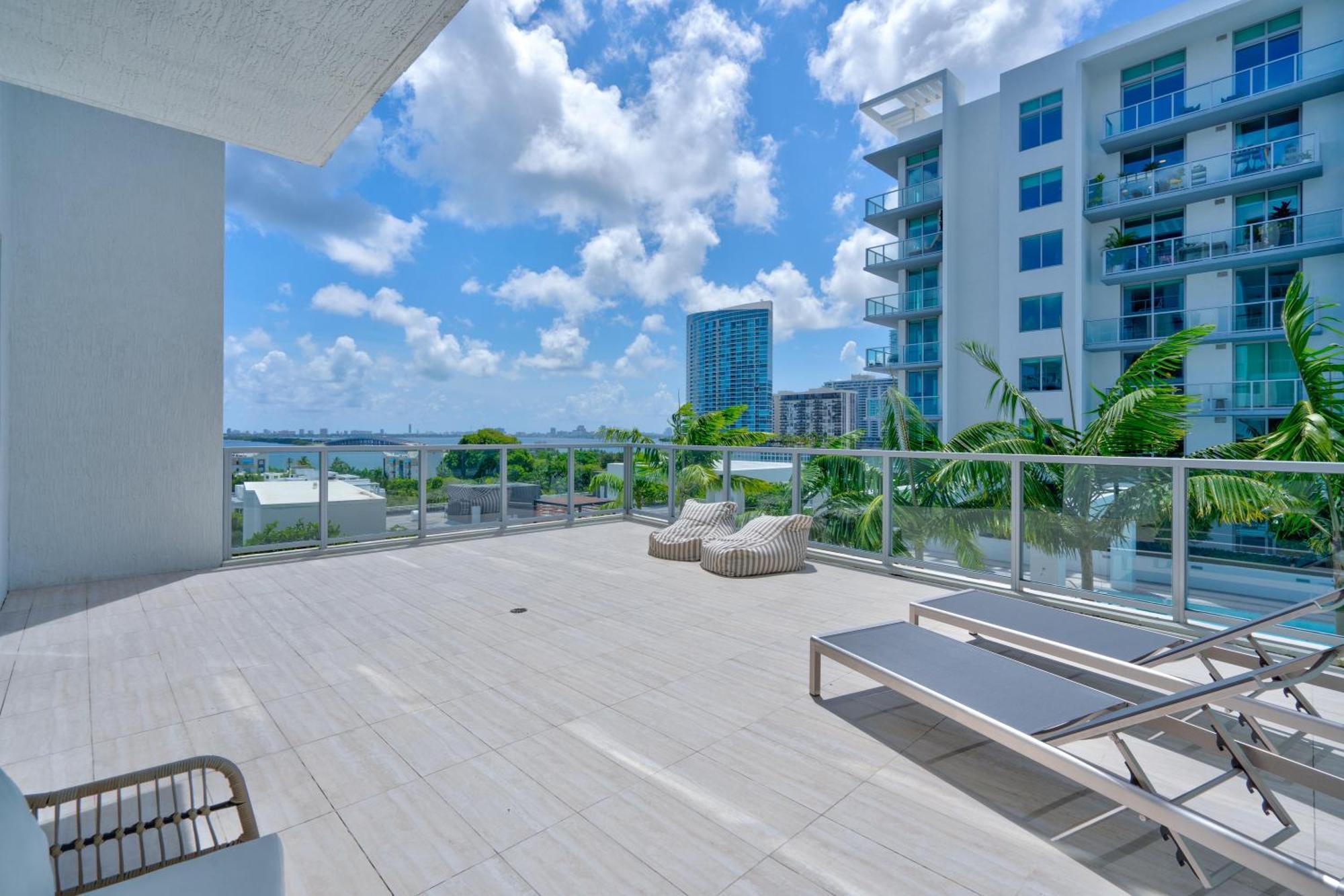 Apartment 3900-719jc Design District, 1 Bedroom /1 Bathroom & Bayvie *