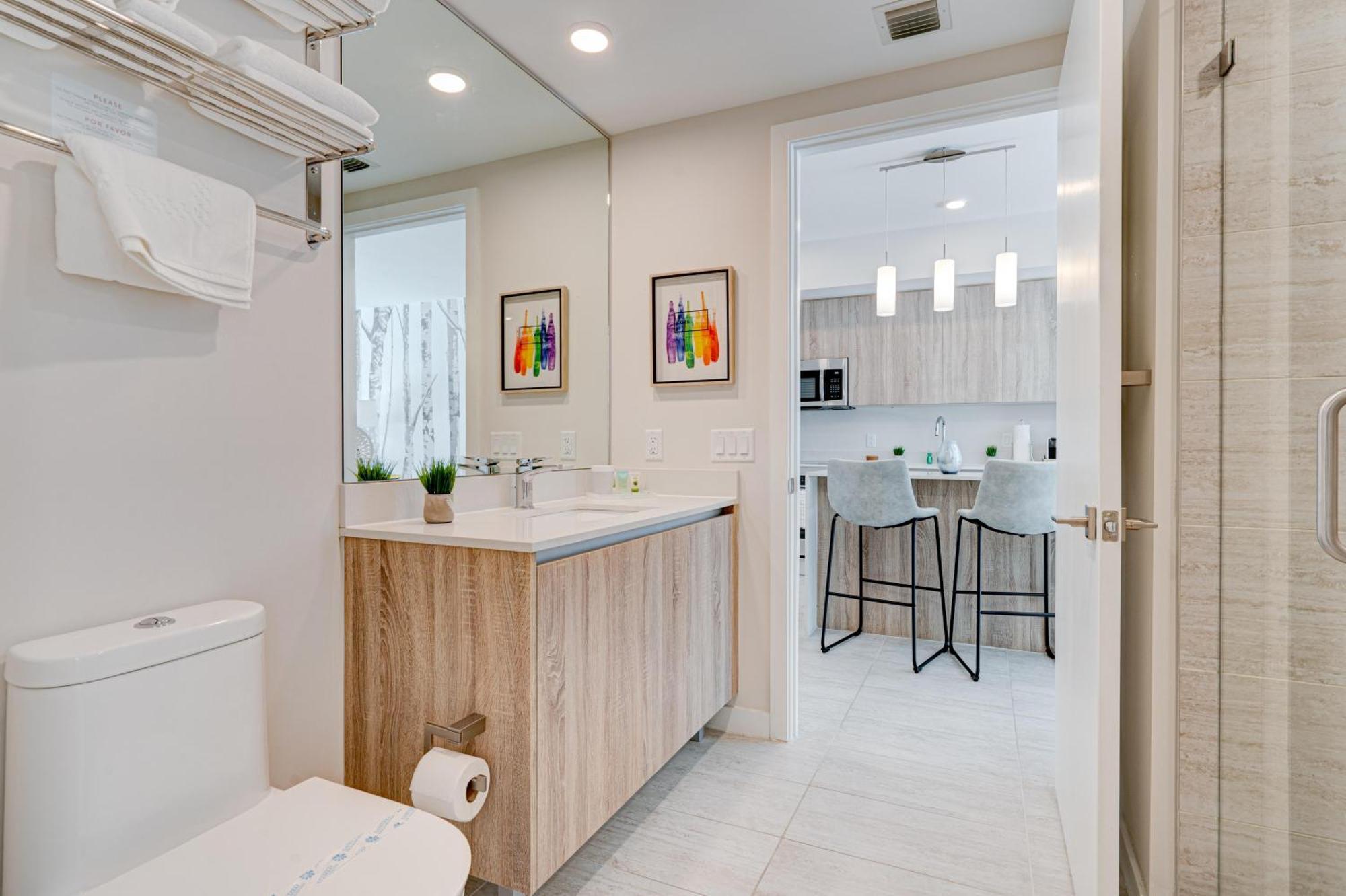 3900-719jc Design District, 1 Bedroom /1 Bathroom & Bayvie Apartment