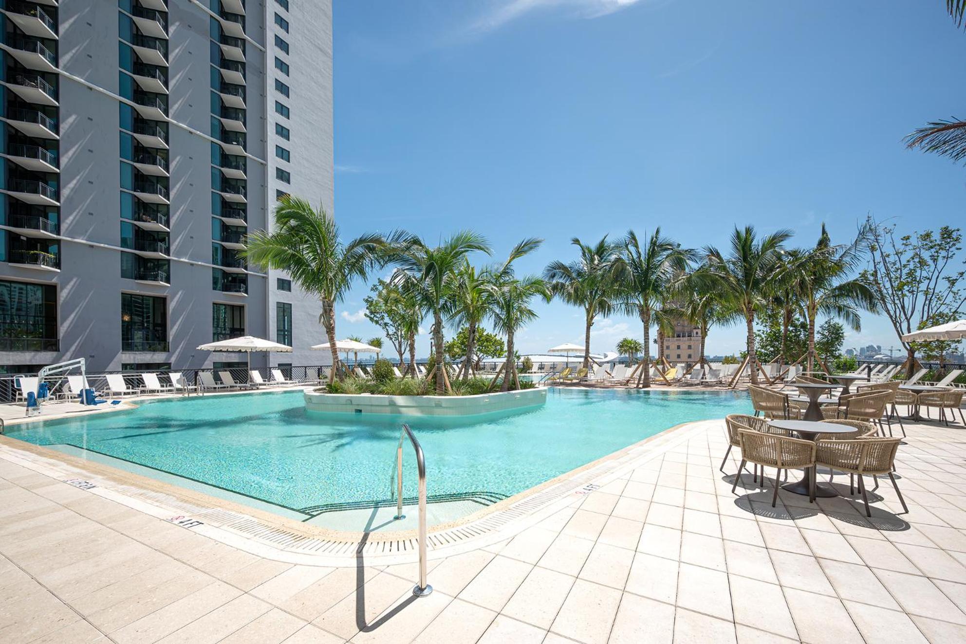 Stylish One Bedroom Steps From Kaseya Center & Port Of Miami- Daily Fee And Parking Not Included Apartment Miami