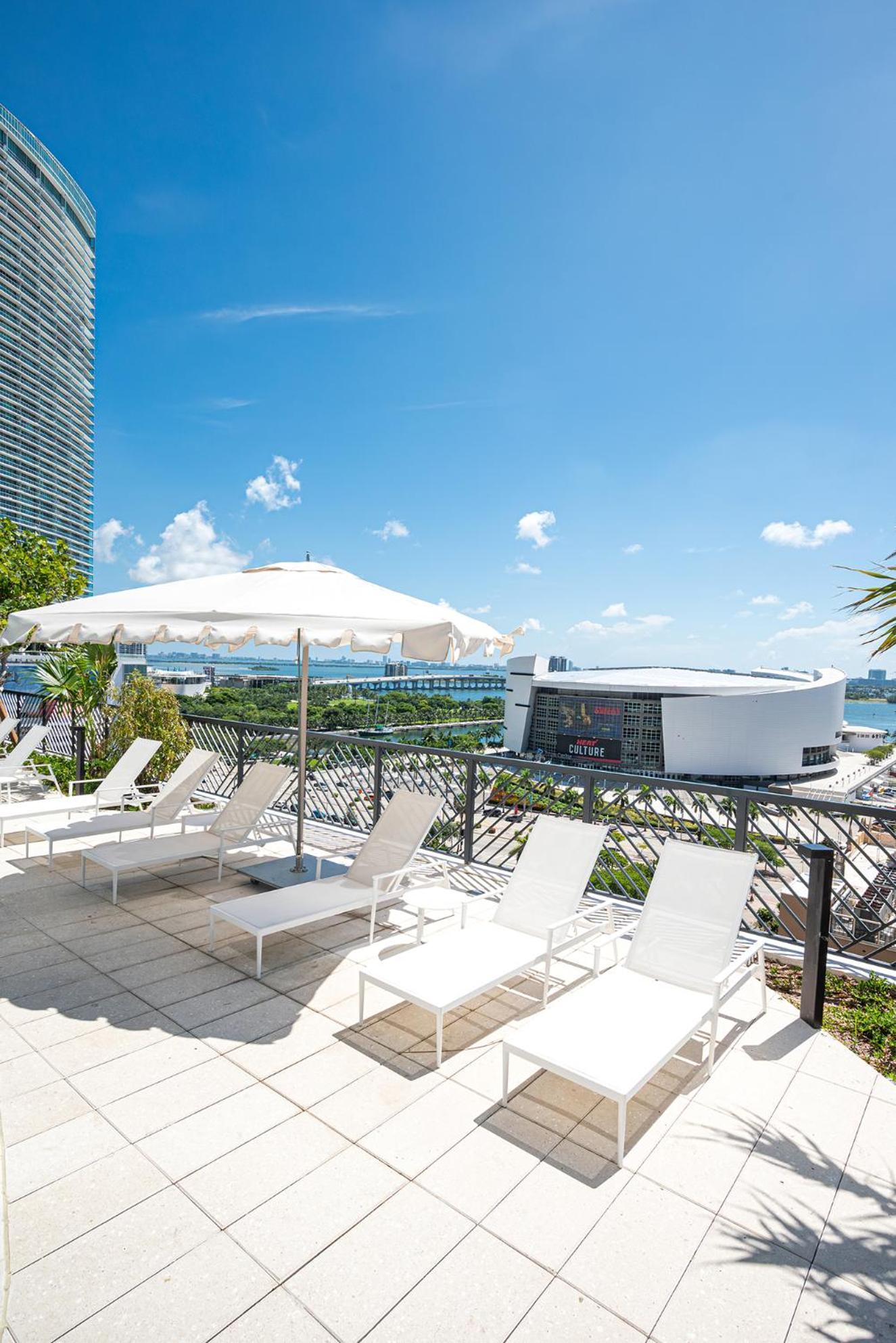 Apartment Stylish One Bedroom Steps From Kaseya Center & Port Of Miami- Daily Fee And Parking Not Included Miami