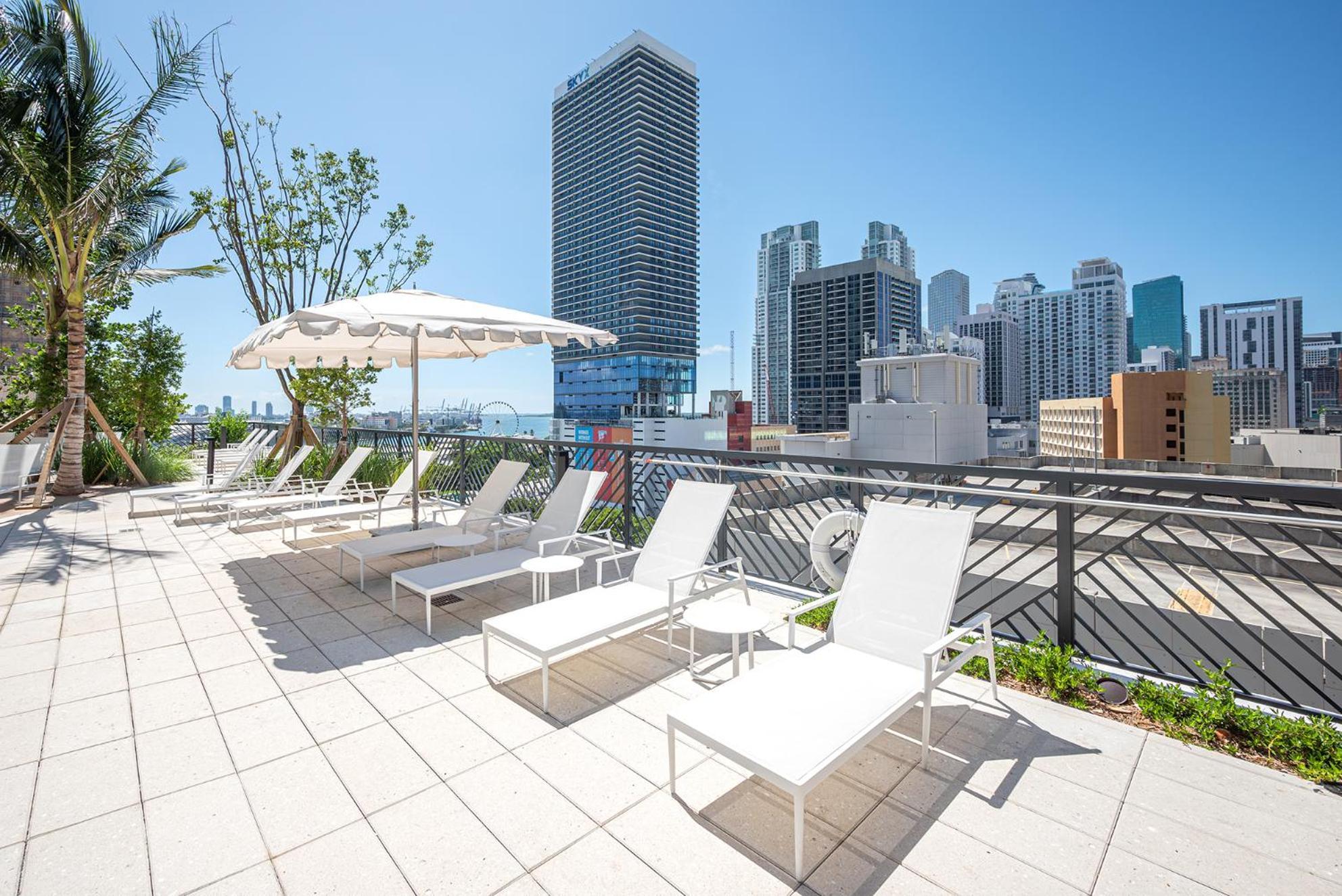 Apartment Stylish One Bedroom Steps From Kaseya Center & Port Of Miami- Daily Fee And Parking Not Included Miami