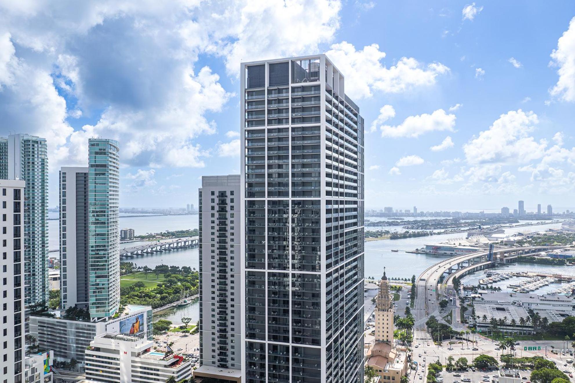 Apartment Stylish One Bedroom Steps From Kaseya Center & Port Of Miami- Daily Fee And Parking Not Included