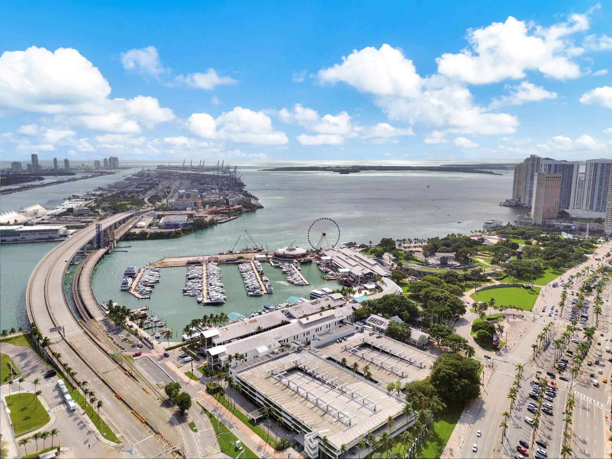 Apartment Stylish One Bedroom Steps From Kaseya Center & Port Of Miami- Daily Fee And Parking Not Included *