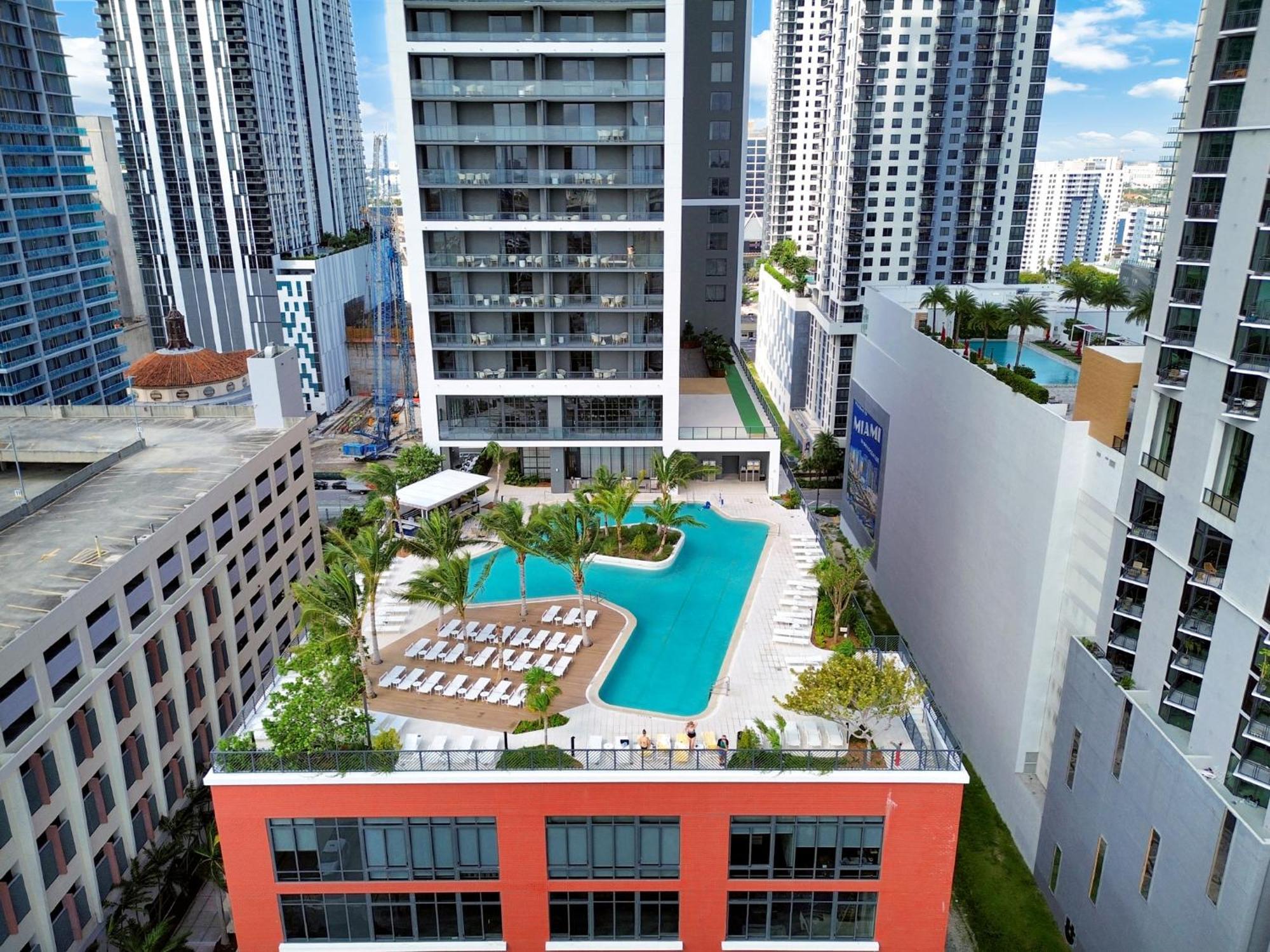Stylish One Bedroom Steps From Kaseya Center & Port Of Miami- Daily Fee And Parking Not Included *