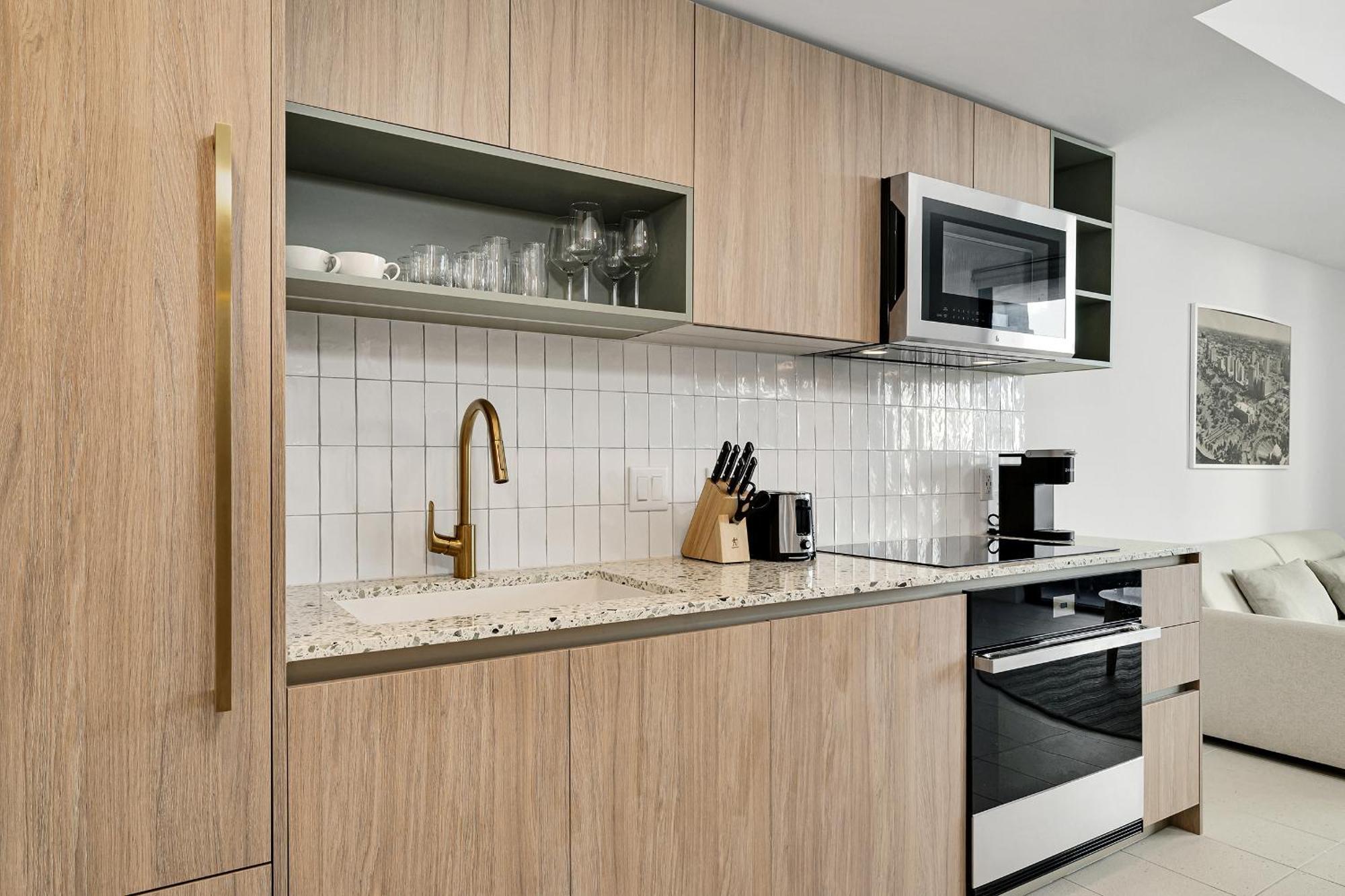 Apartment Stylish One Bedroom Steps From Kaseya Center & Port Of Miami- Daily Fee And Parking Not Included
