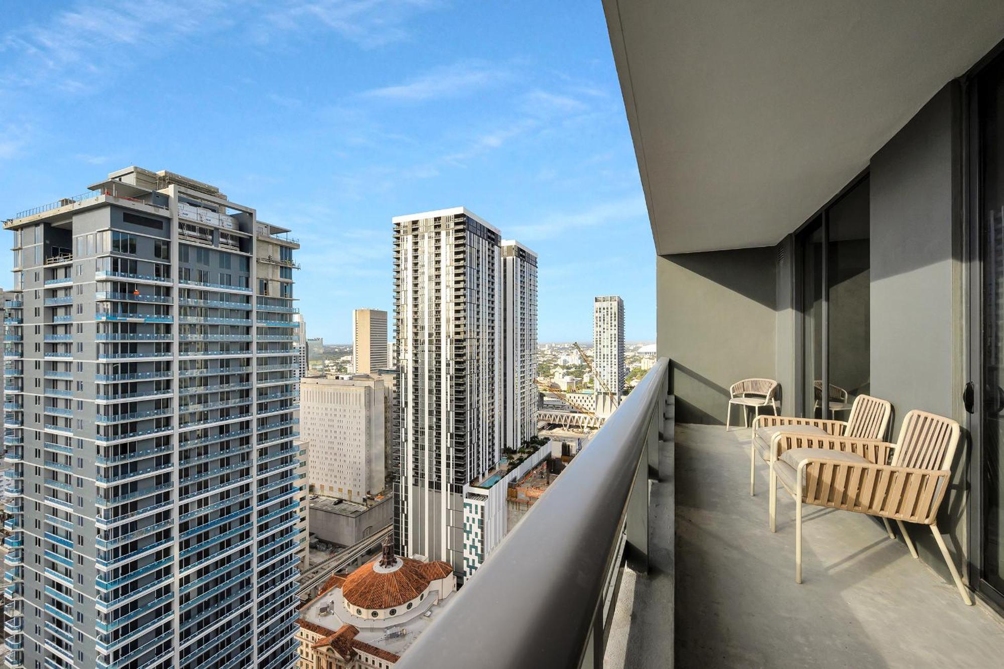 Stylish One Bedroom Steps From Kaseya Center & Port Of Miami- Daily Fee And Parking Not Included