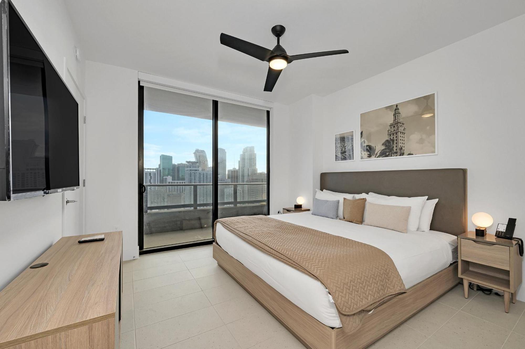 Stylish One Bedroom Steps From Kaseya Center & Port Of Miami- Daily Fee And Parking Not Included Apartment