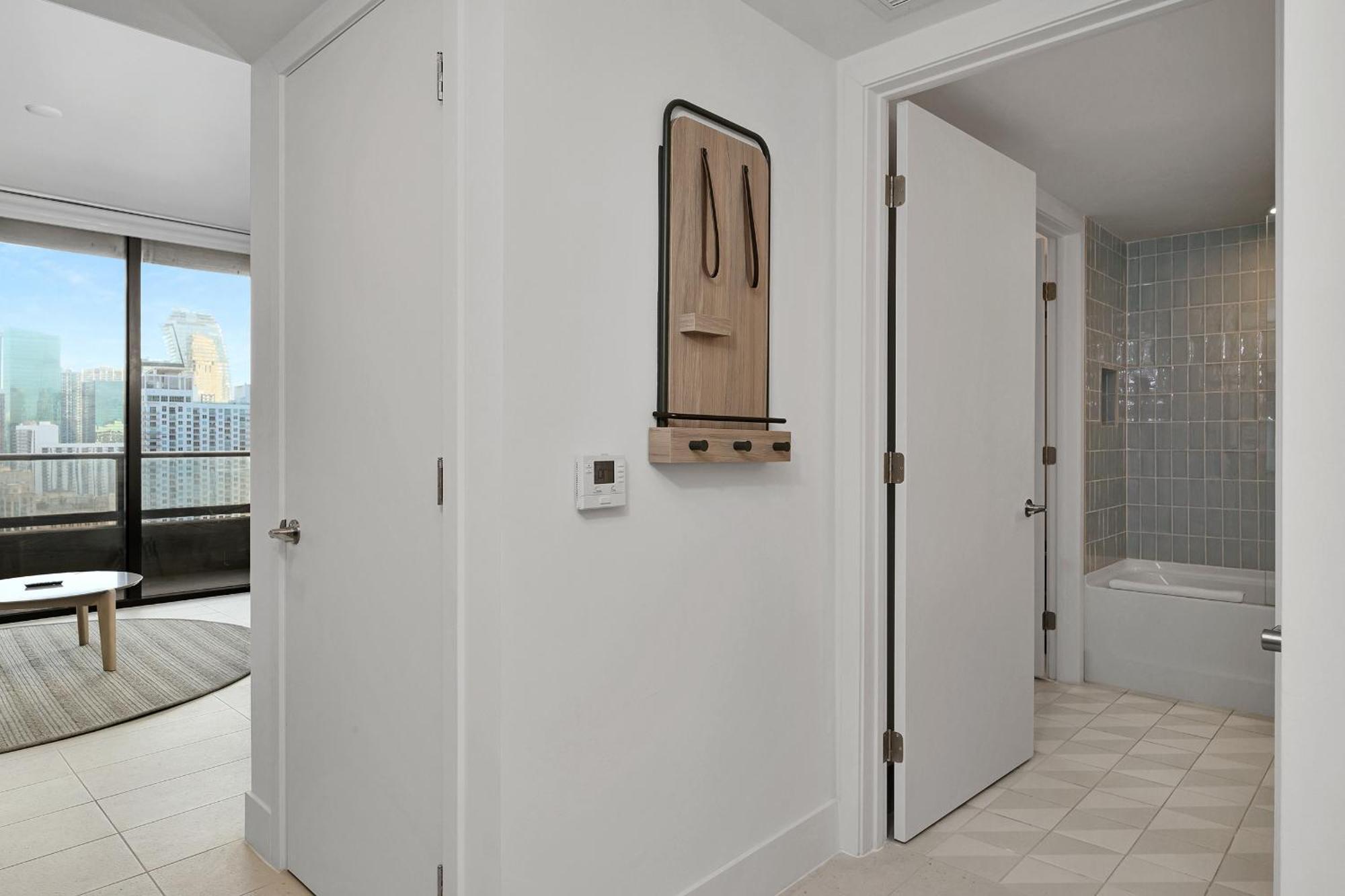 Stylish One Bedroom Steps From Kaseya Center & Port Of Miami- Daily Fee And Parking Not Included Apartment *